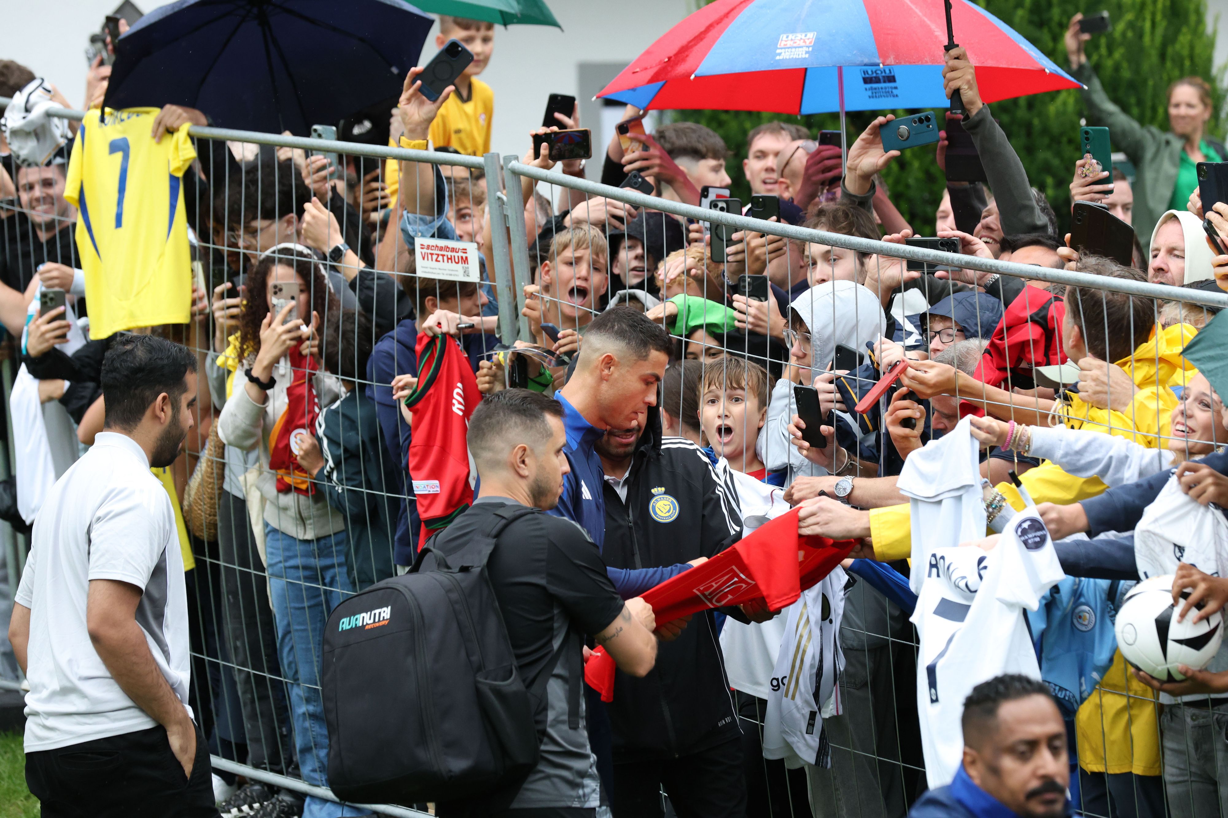 Cristiano Ronaldo nimmt sich Zeit für seine Fans.