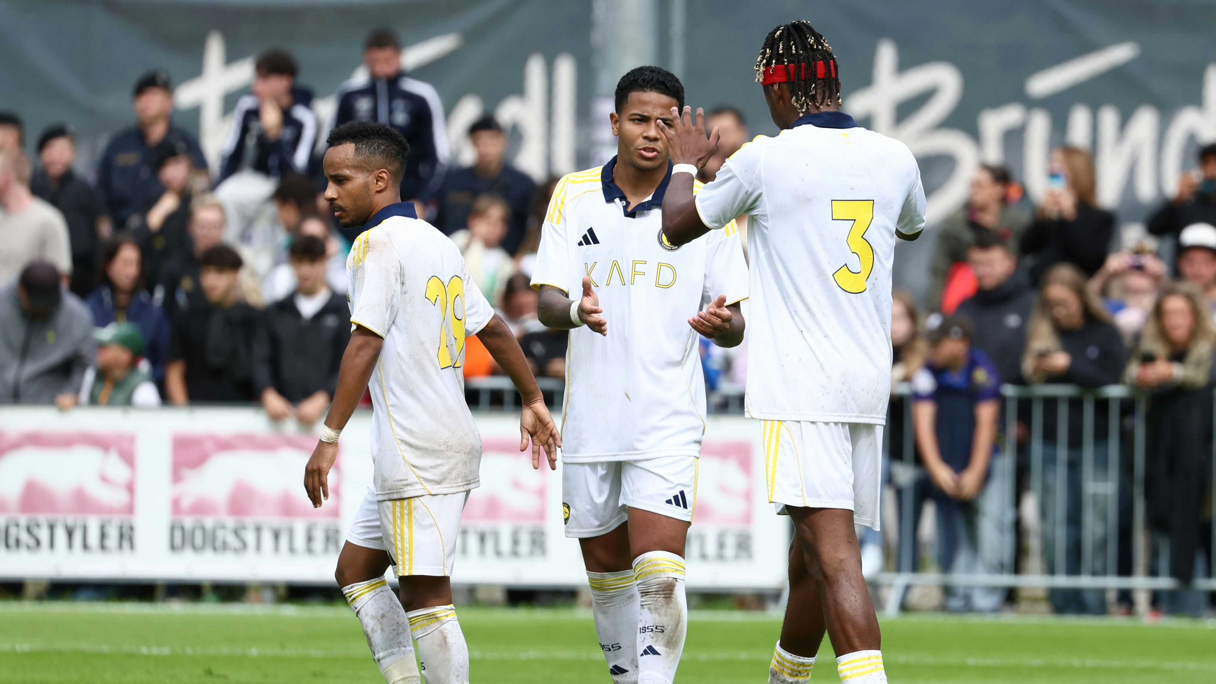 Heute.at - Hunderte Fans kamen, aber keine Spur von Ronaldo