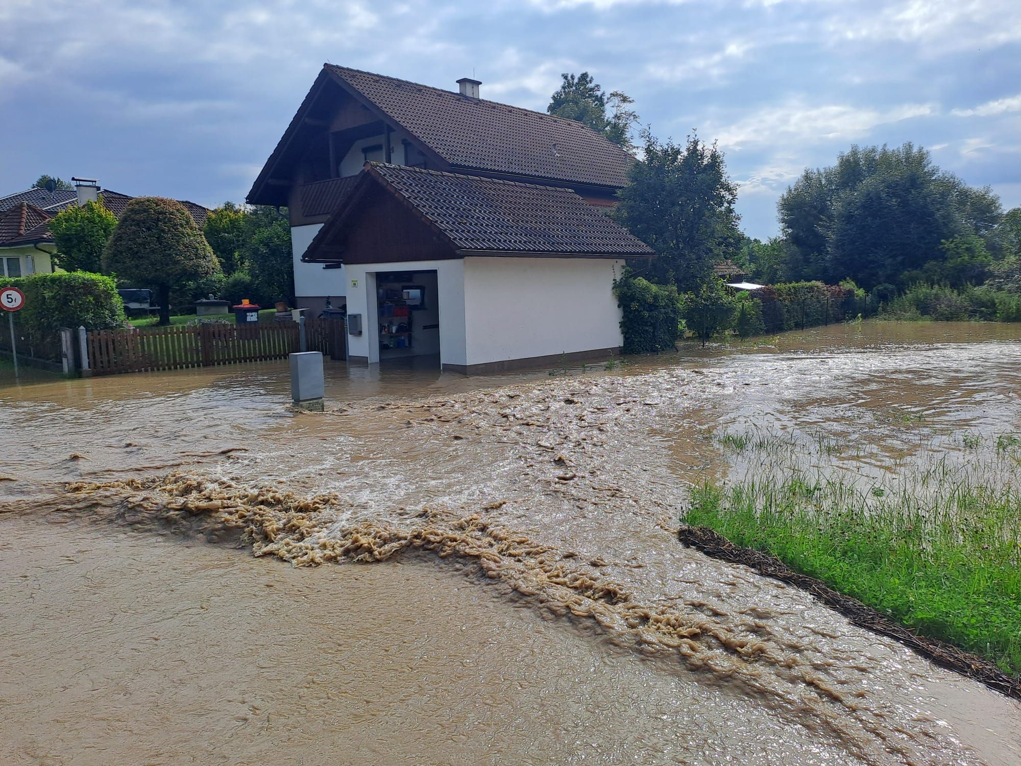 Unwetter im Bezirk Amstetten: Ortsteil abgeschnitten