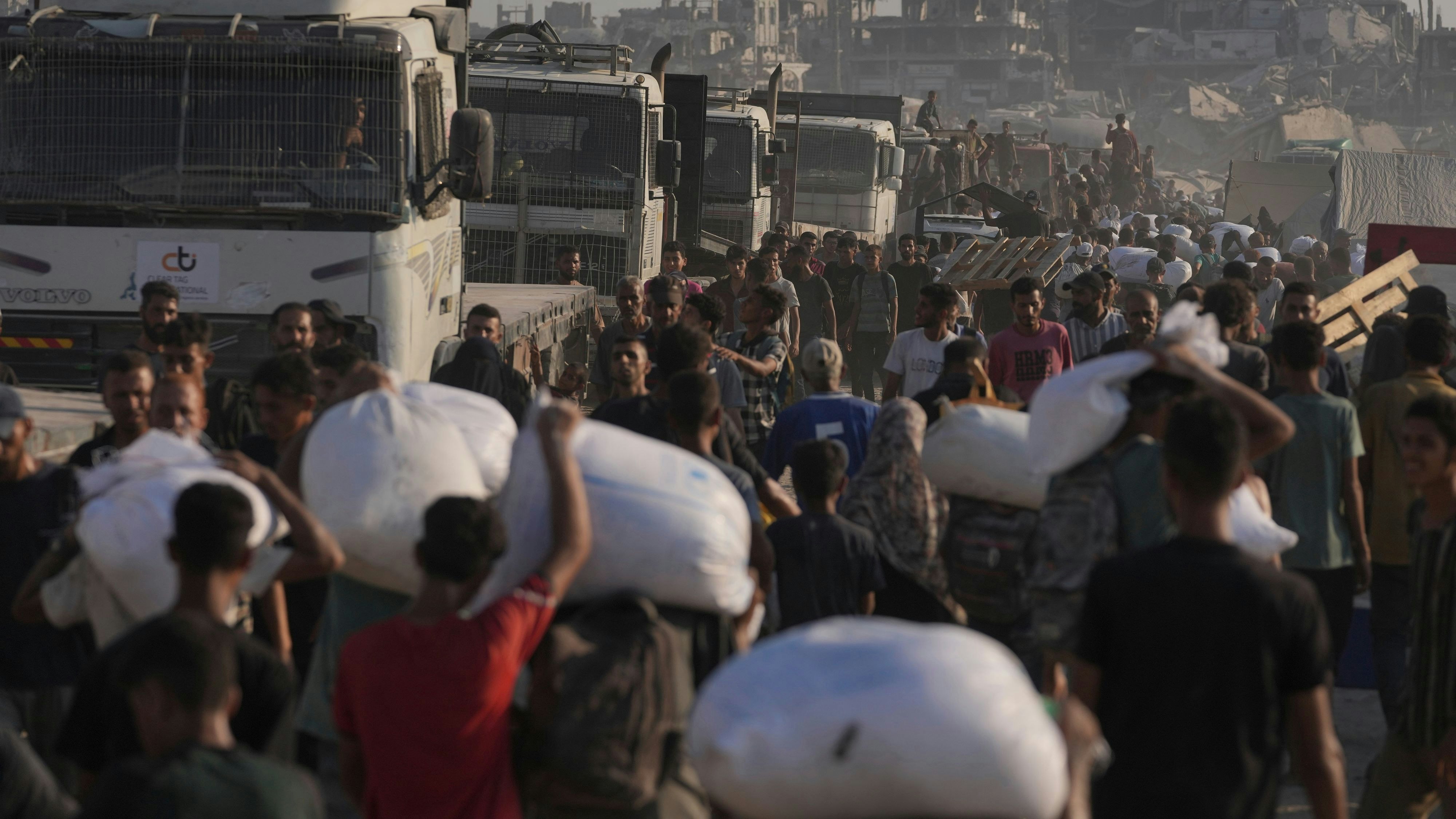 Heute.at - Humanitäre Pause in Gaza – Israel wirft Hilfsgüter ab