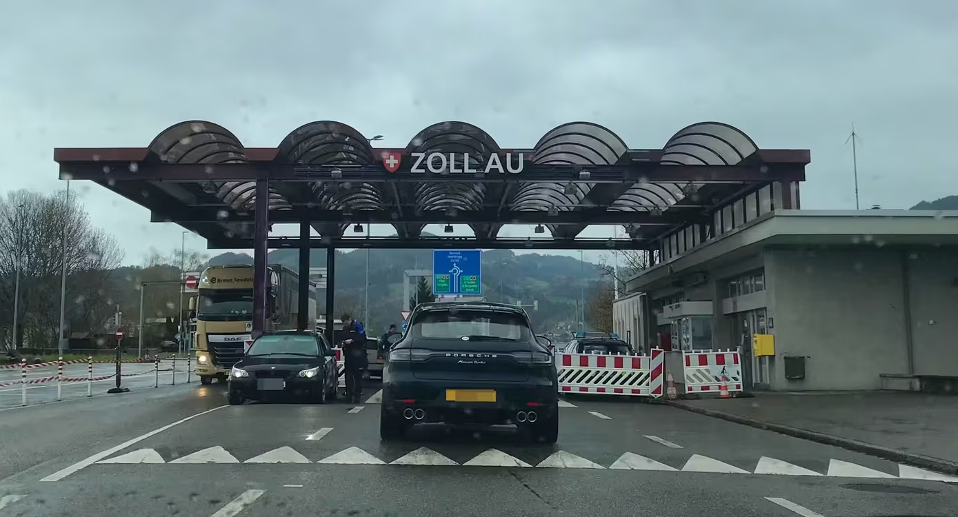 Heute.at - Unfassbar, was Zoll in Unterhose von Mann alles findet