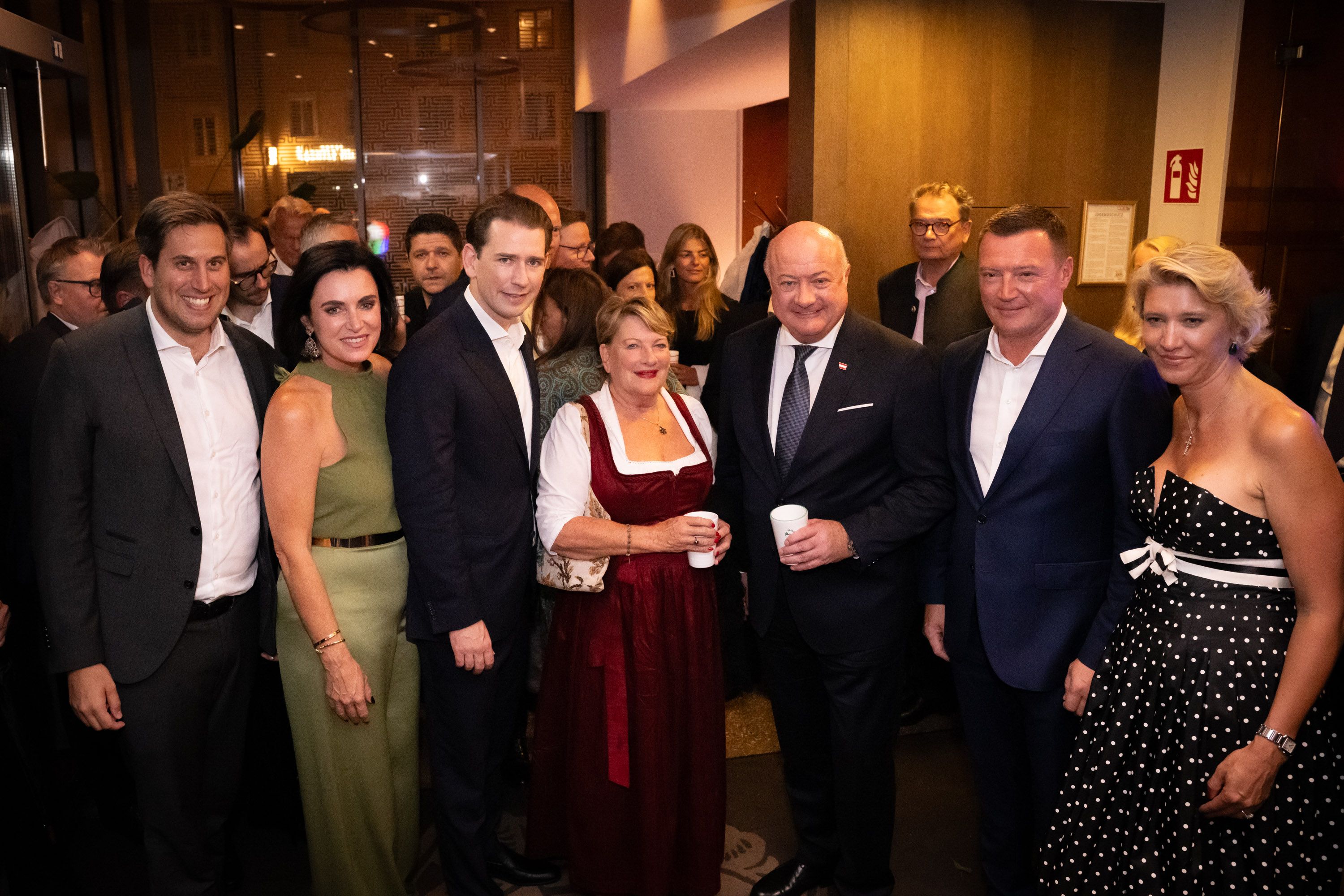 Alexander Pröll, Elisabeth Köstinger, Sebastian Kurz, Gerda Legenstein, Christian Stocker und Markus und Elisabeth Friesacher