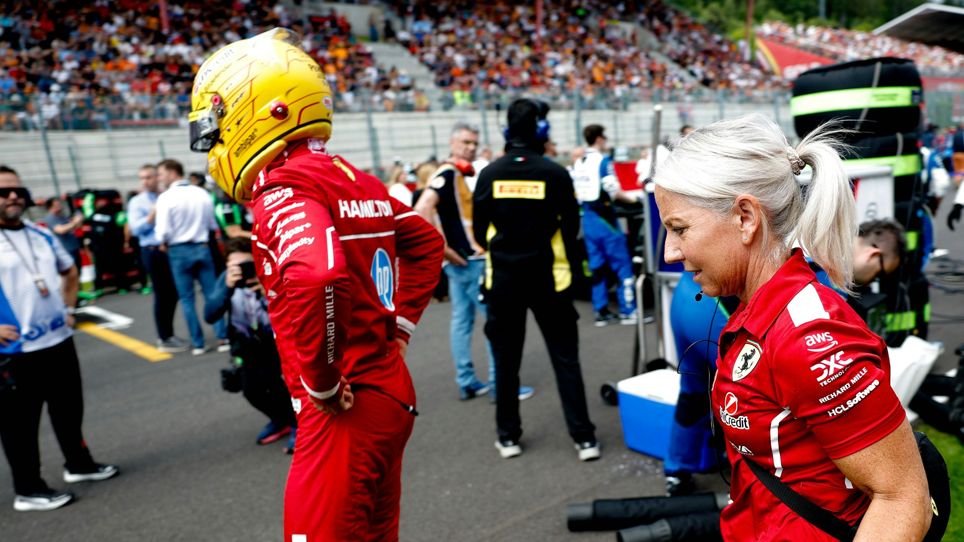 Lewis Hamilton bringt der rote Rennoverall bisher kein Glück.