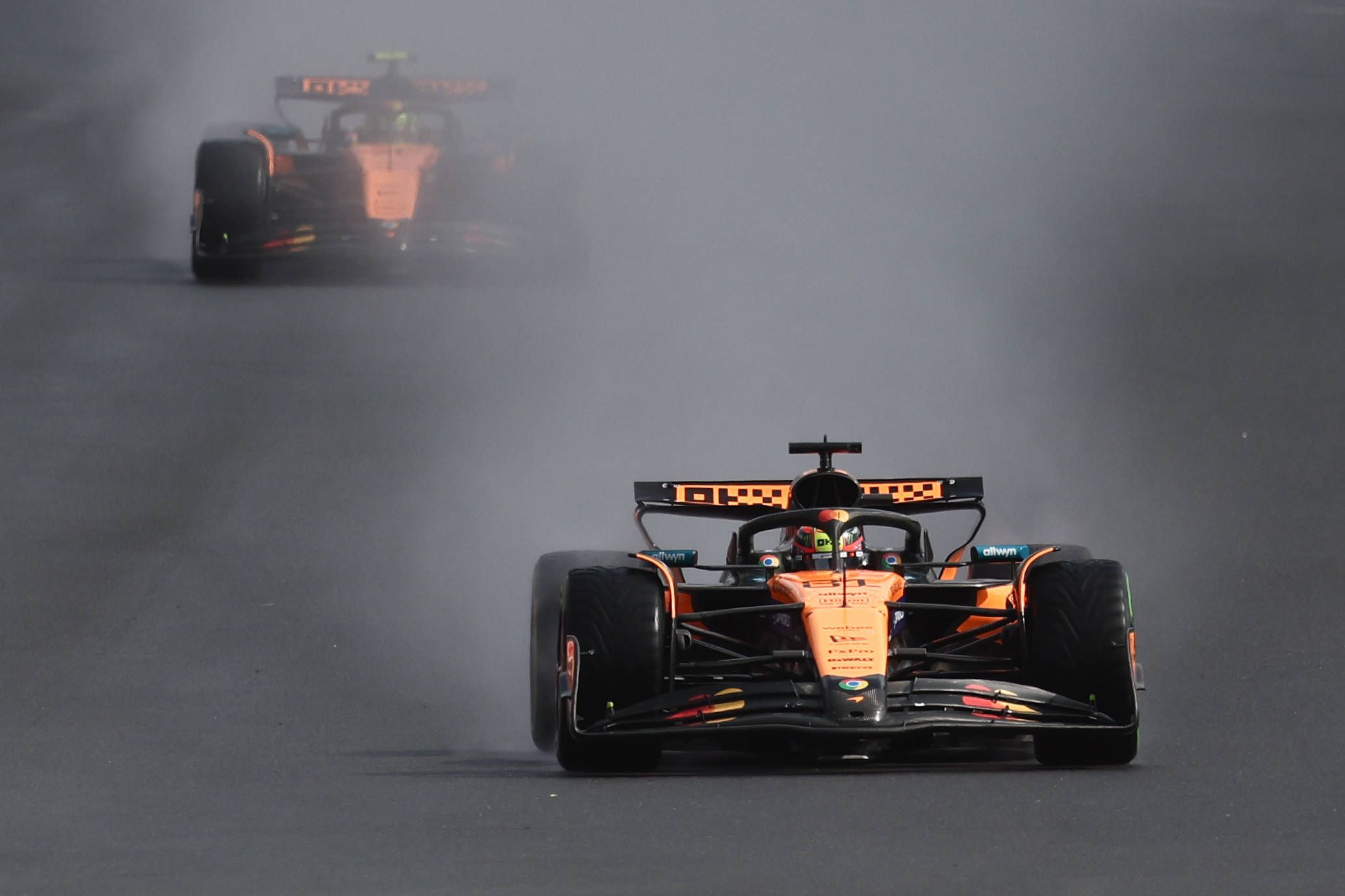 Oscar Piastri holt den ersten McLaren-Sieg in Belgien seit 2012.