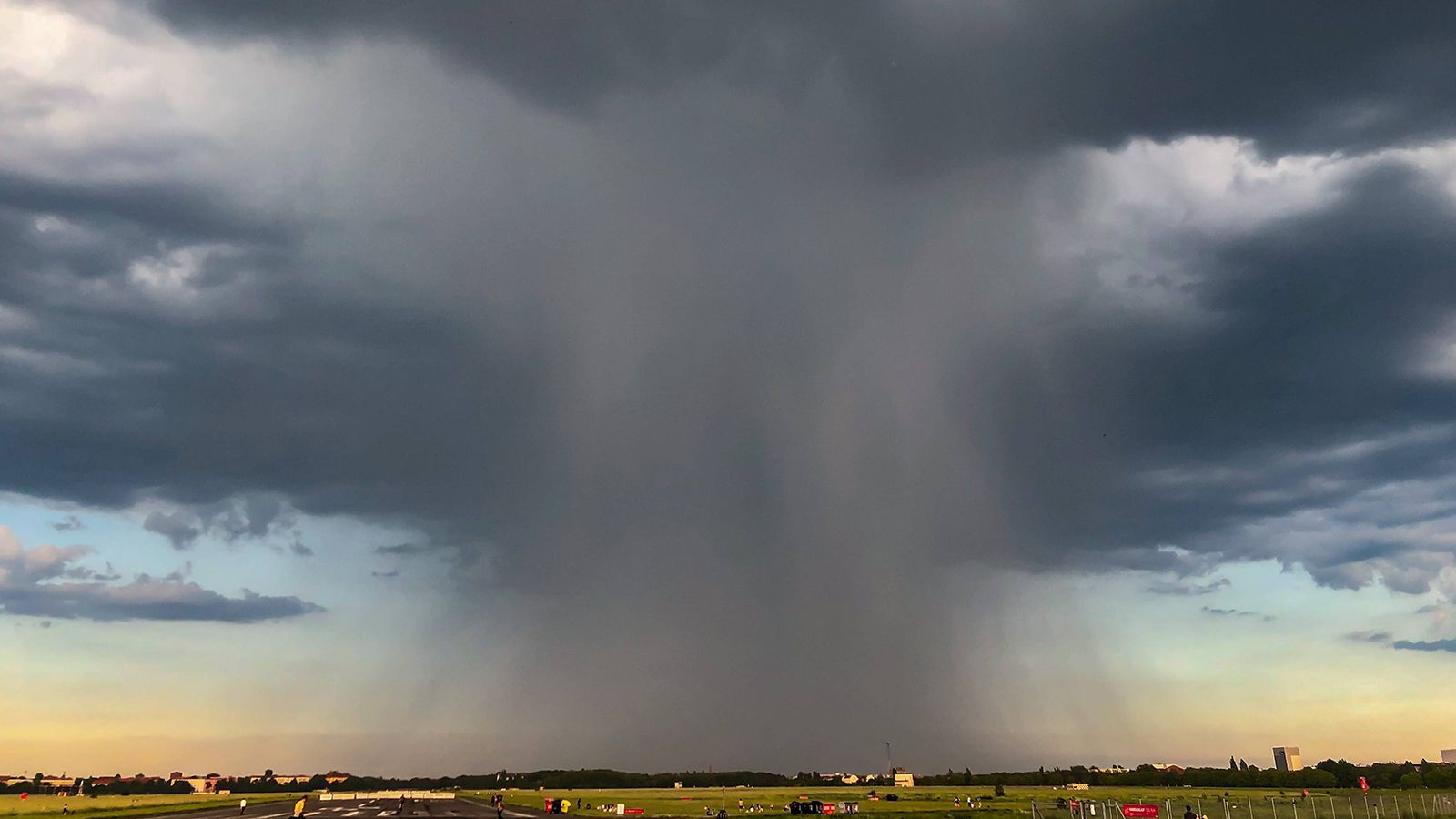 Ein kräftiger Regenschauer zieht am Ende dieser Woche über das Land.