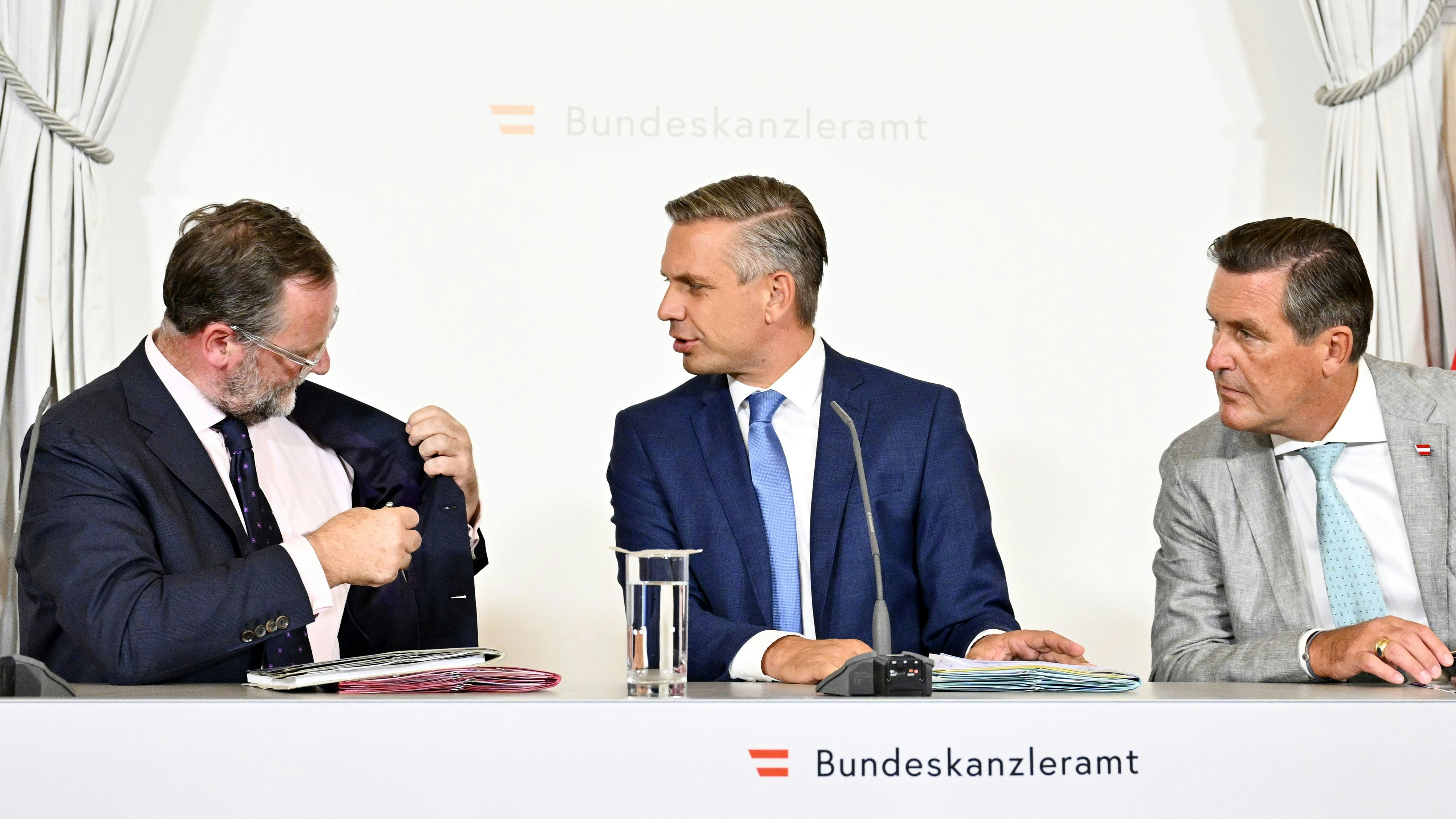 Sepp, du braucht uns jetzt nicht auch noch zeigen, dass dein A8 billiger ist als ein A6