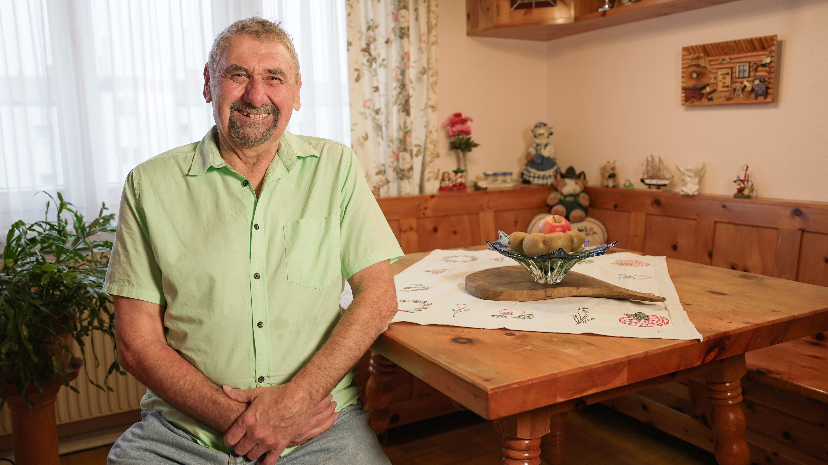 Albert (72) Maurer i. R. aus Wien hat mit einer Frau viel vor.