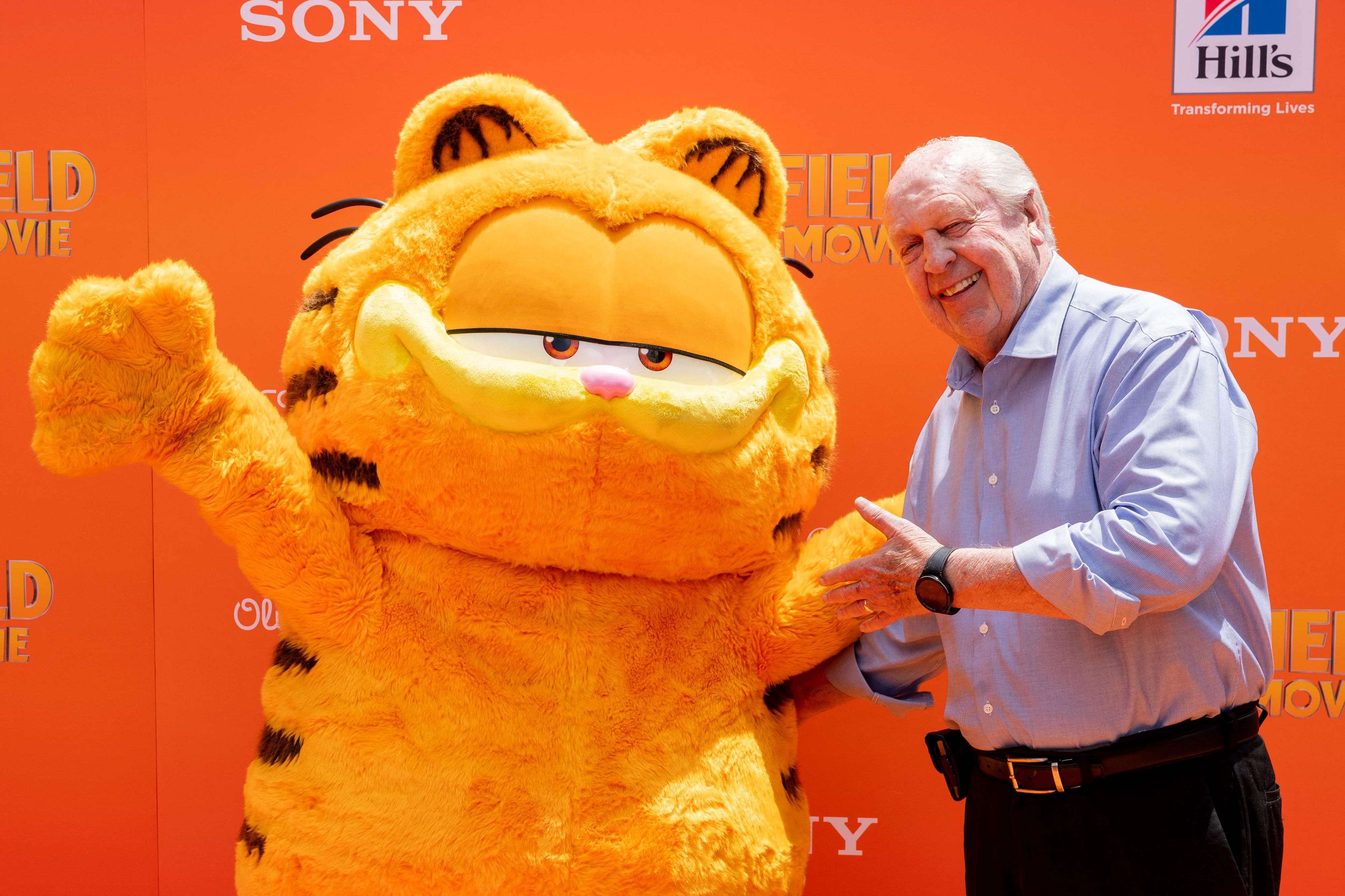 US-Zeichner <strong>Jim Davis</strong> und Garfield bei der Premiere des Kinofilms 