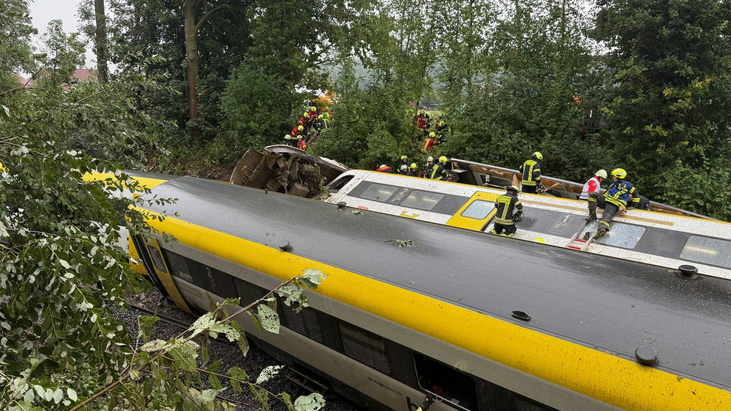 Heute.at - Personenzug entgleist – Rettungskräfte im Großeinsatz