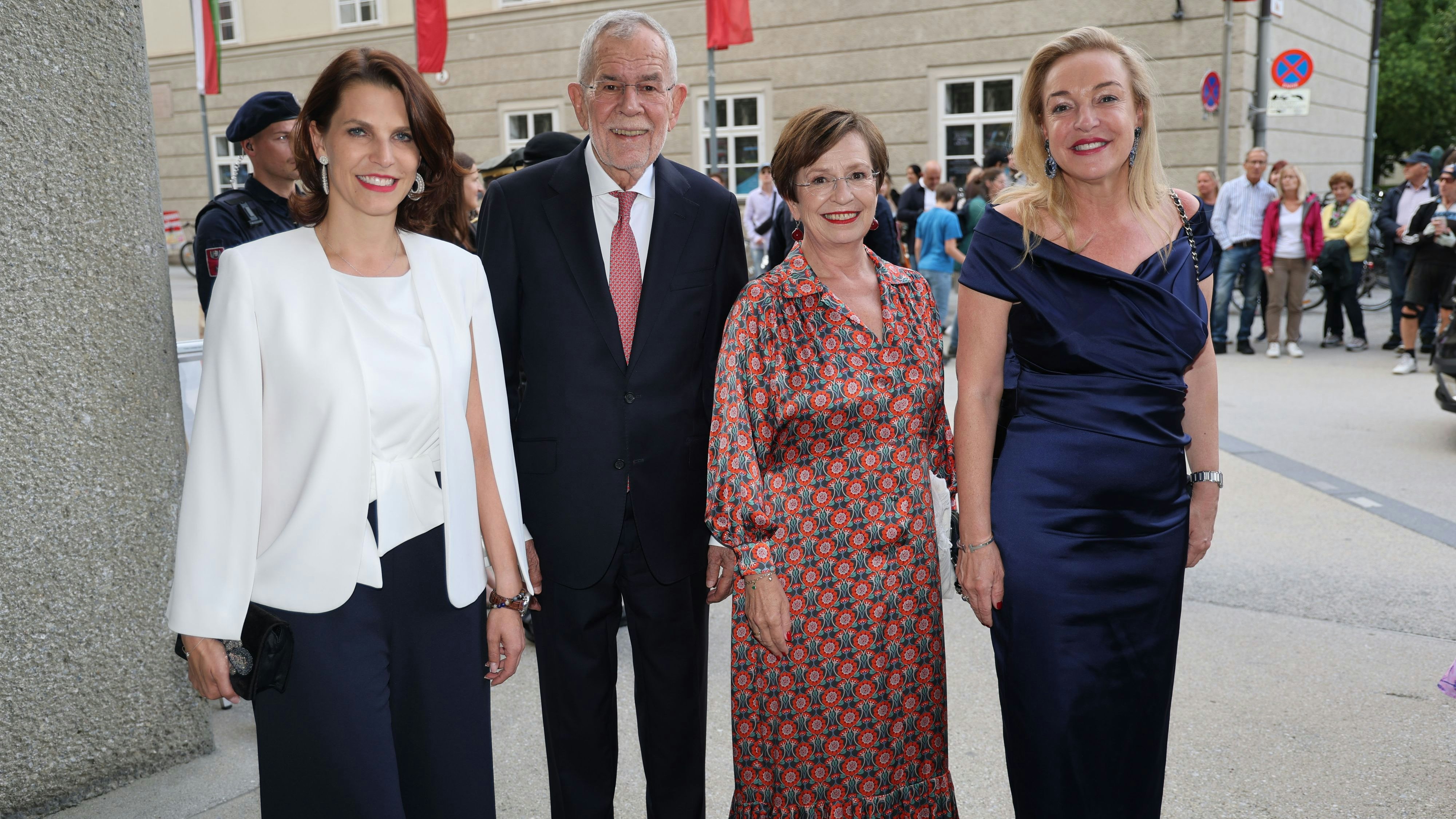 Heute.at - Salzburger Festspiele: Kurzer Genuss für Van der Bellen