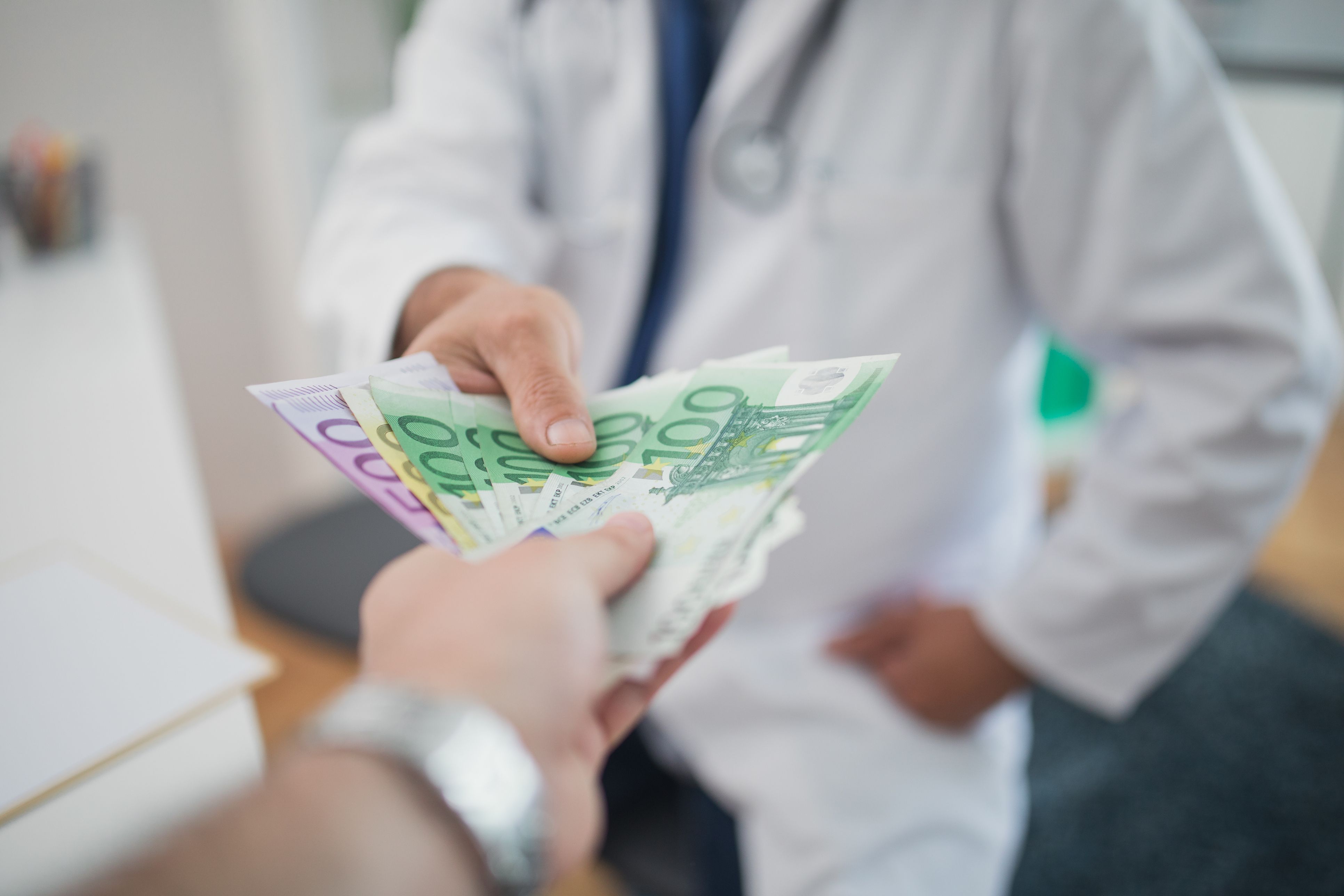 Ausländer-Aufschlag in ägyptischen Kliniken: Genommen werden Euro, Dollar, Ägyptisches Pfund – aber in jedem Fall zu viel.