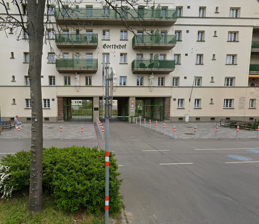 Der graue Platz vor dem Goethehof soll umgestaltet werden.