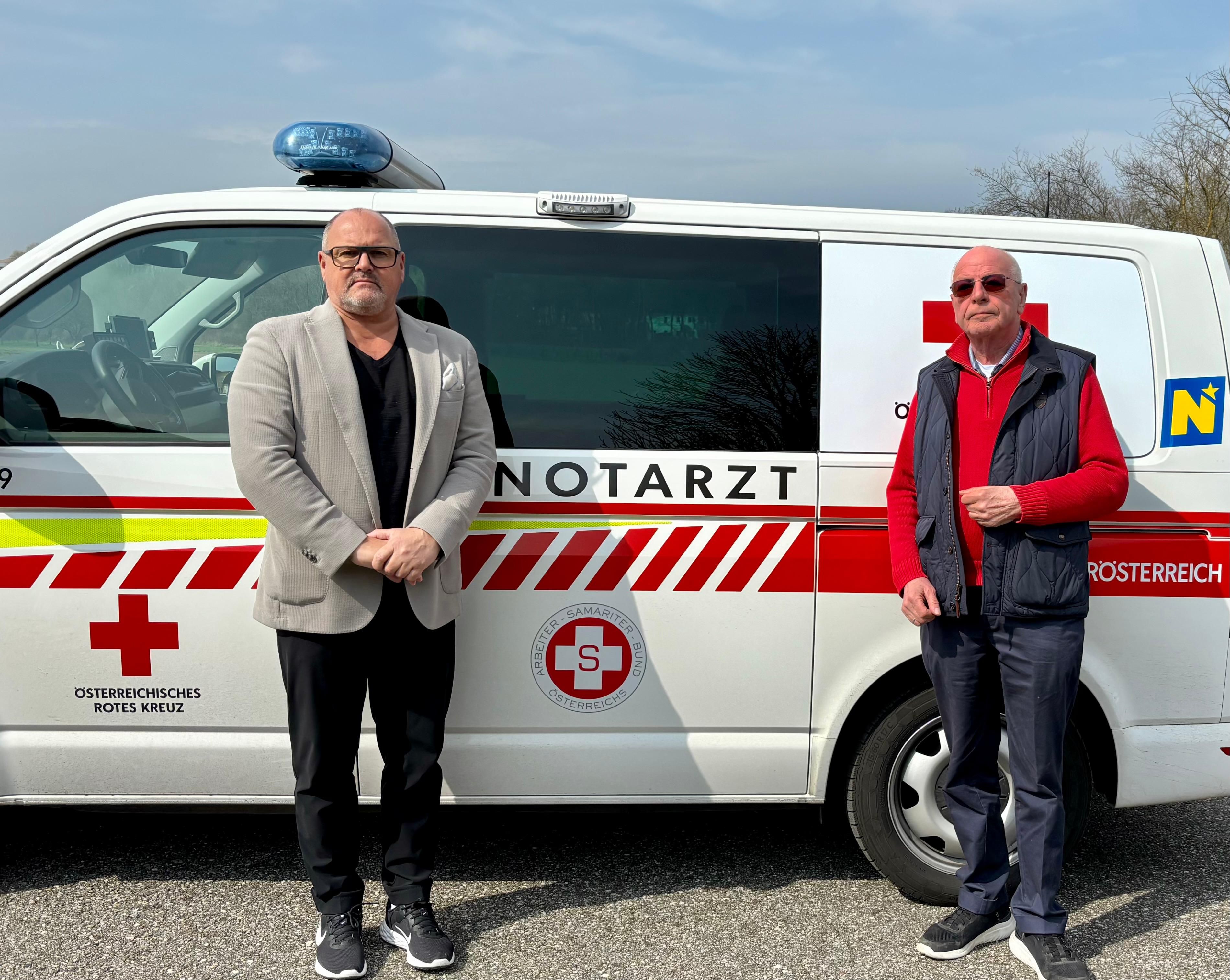 Entsetzt zeigen sich Nationalratsabgeordneter Alois Schroll (SPÖ, l.) und Dr. Albert Reiter (Notarzt und Primar a.D.)