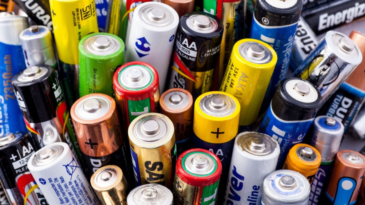 Heute.at - Kommt jetzt Batterien-Pfand? Regierung prüft Pflicht