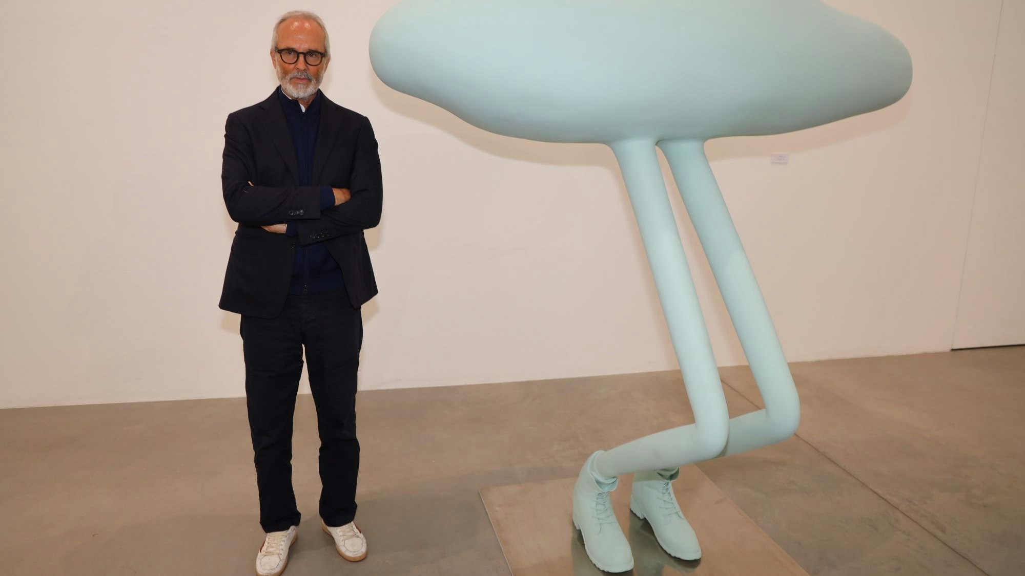 Heute.at - Erwin Wurm schenkt sich Schau zum Geburtstag