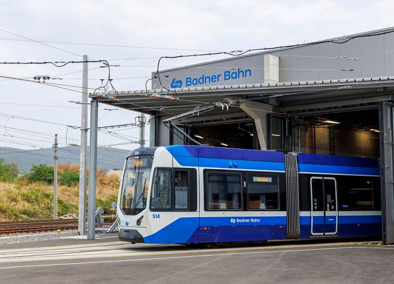 Badner Bahn Garnitur in Leesdorf