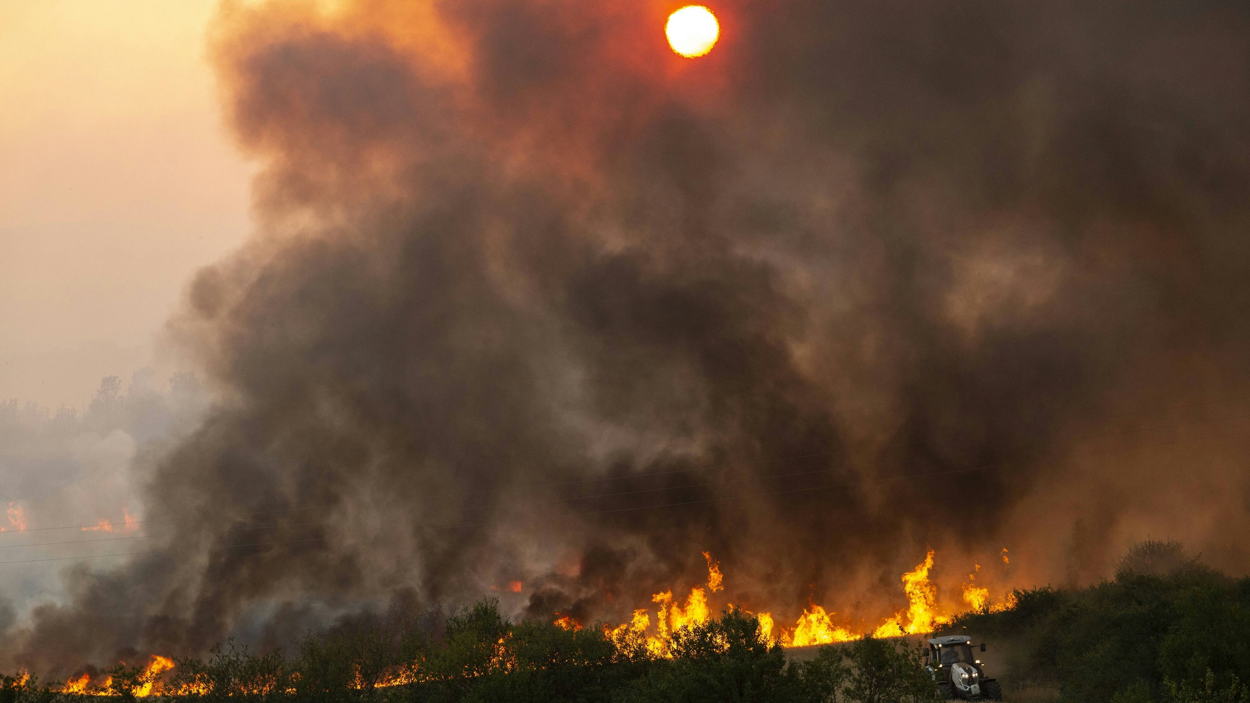 300 Hektar Wald sowie meist unbewohnte Häuser brannten im Südwesten des Landes aus.