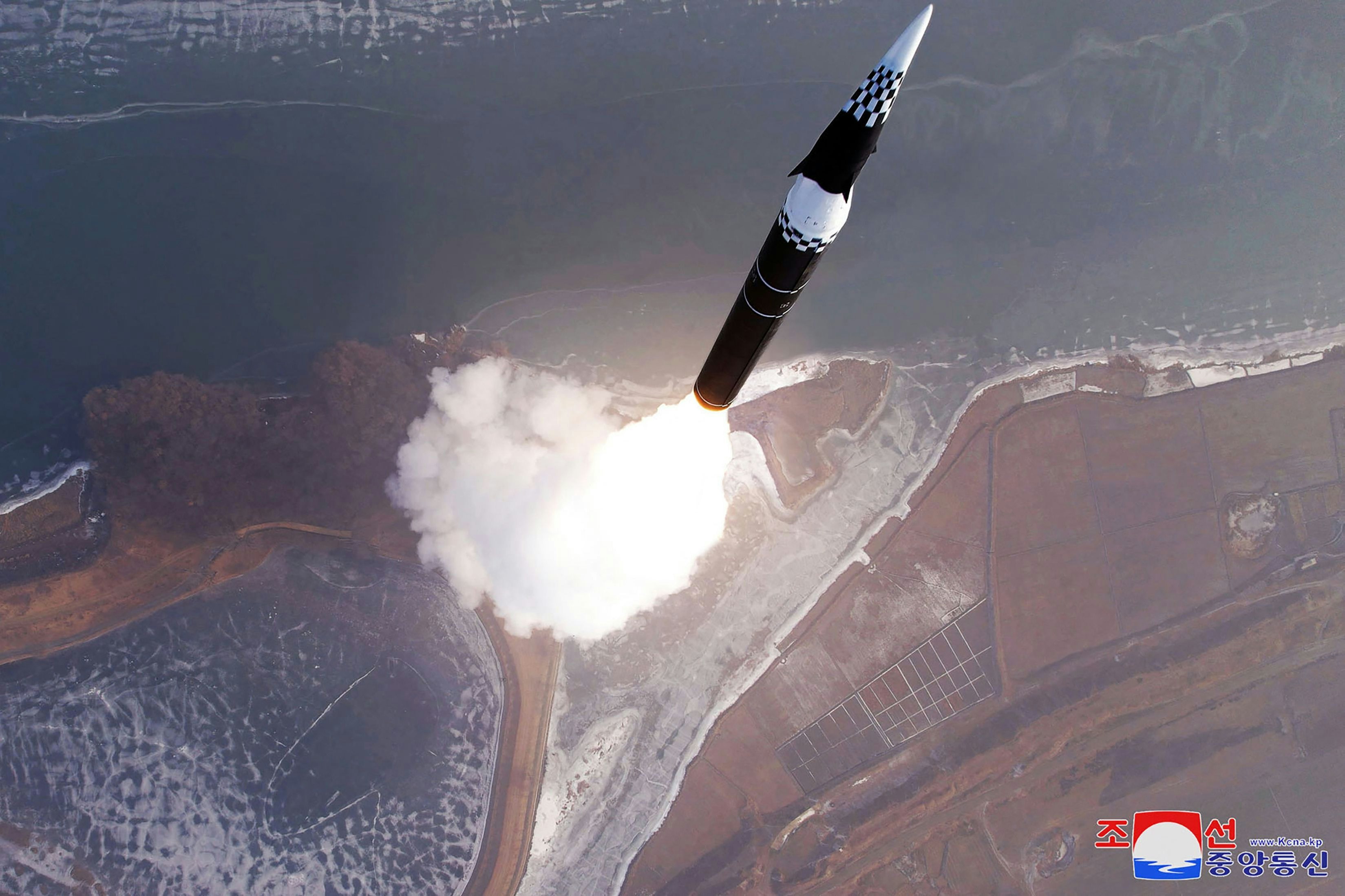 Teststart einer nordkoreanischen Hyperschallrakete am 7. Jänner 2025: Auch solche Bedrohungen soll ein Satelliten-Schutzschirm abwenden