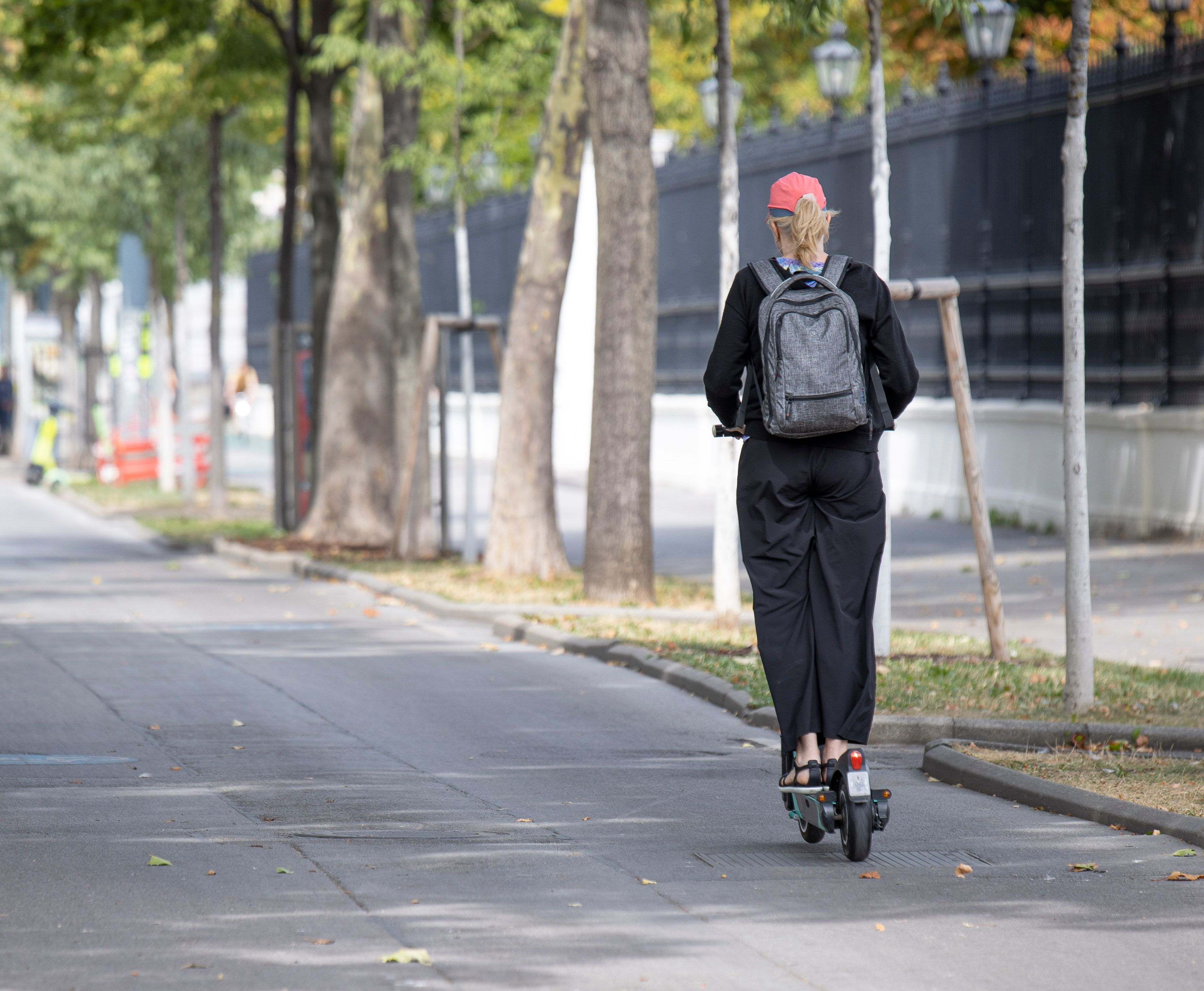 Für E-Mopeds soll es ein Fahrverbot geben, für E-Scooter und E-Bikes eine Helmpflicht.