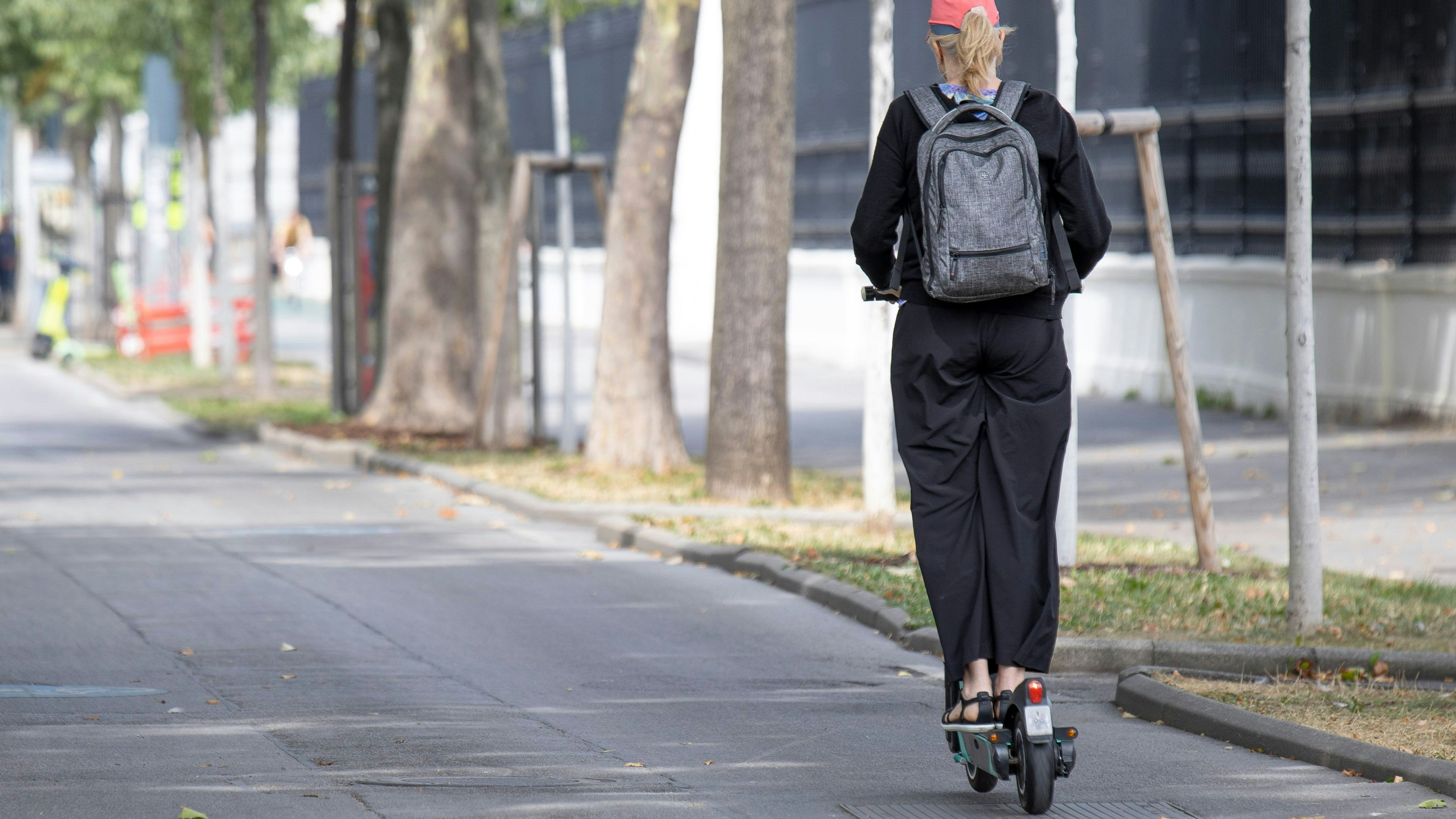 Für E-Mopeds soll es ein Fahrverbot geben, für E-Scooter und E-Bikes eine Helmpflicht.