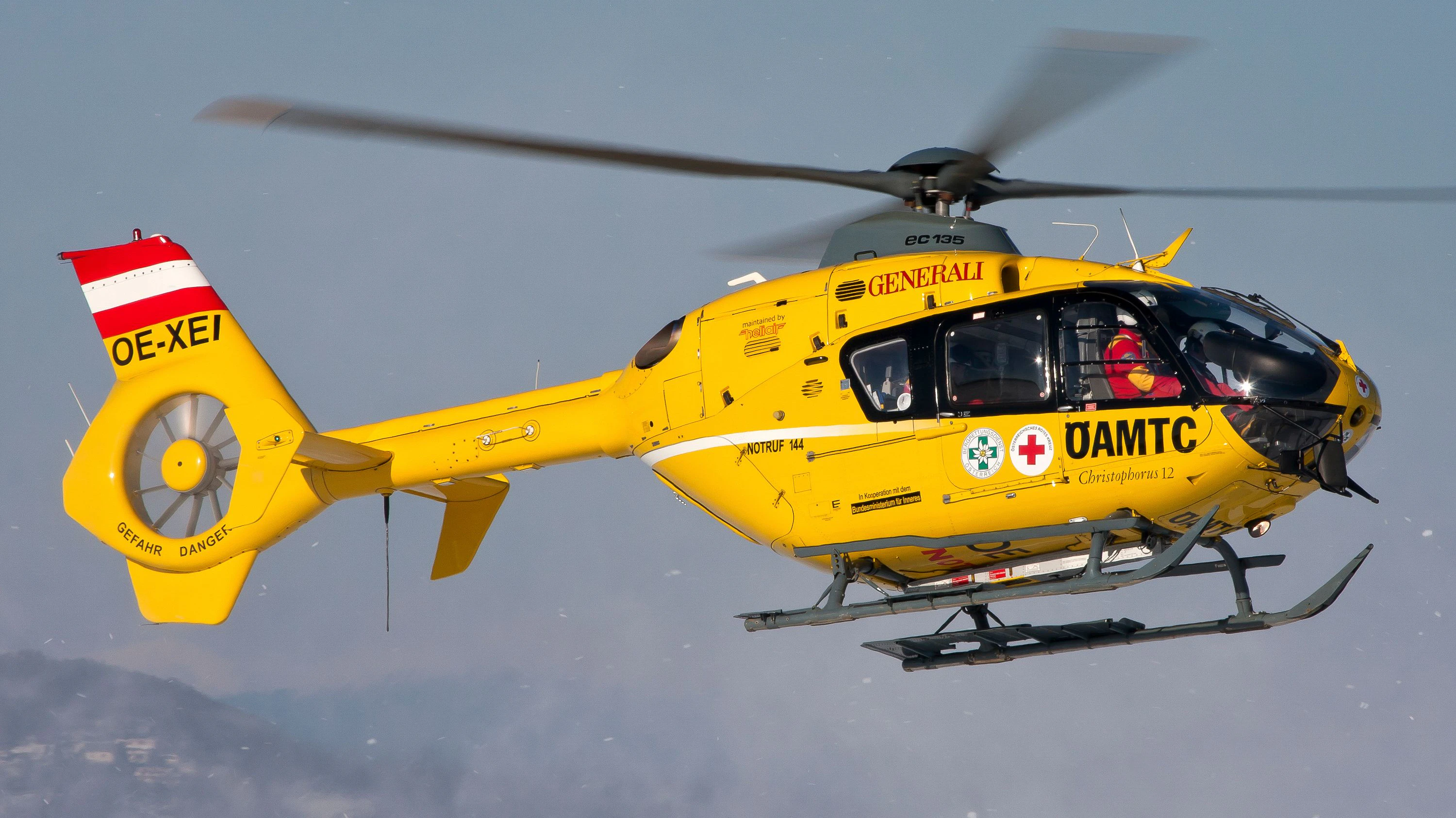 Auch ein Rettungshubschrauber stand im Einsatz. (Symbolbild)