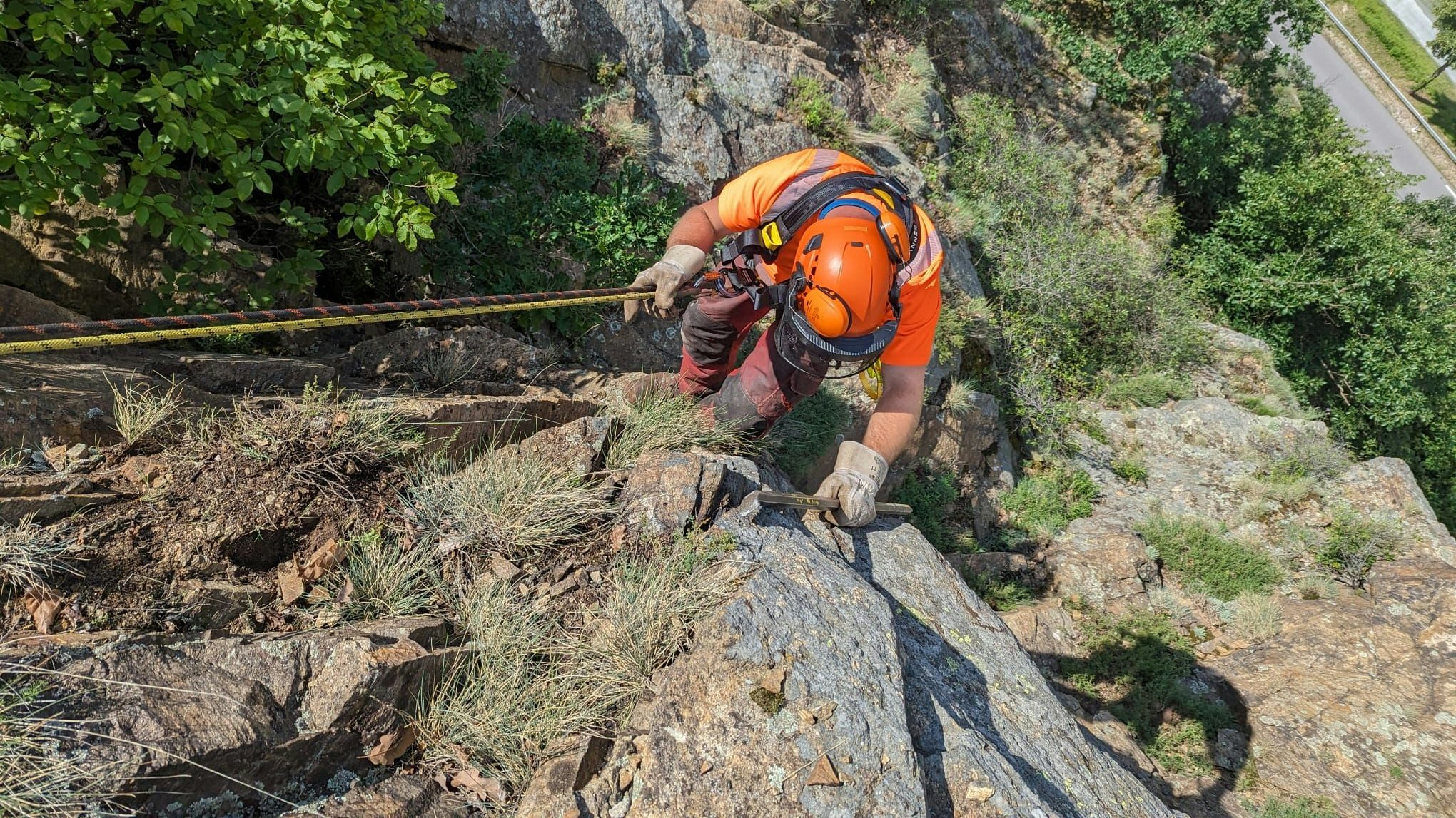 Am raschen Aufräumen wird gearbeitet.