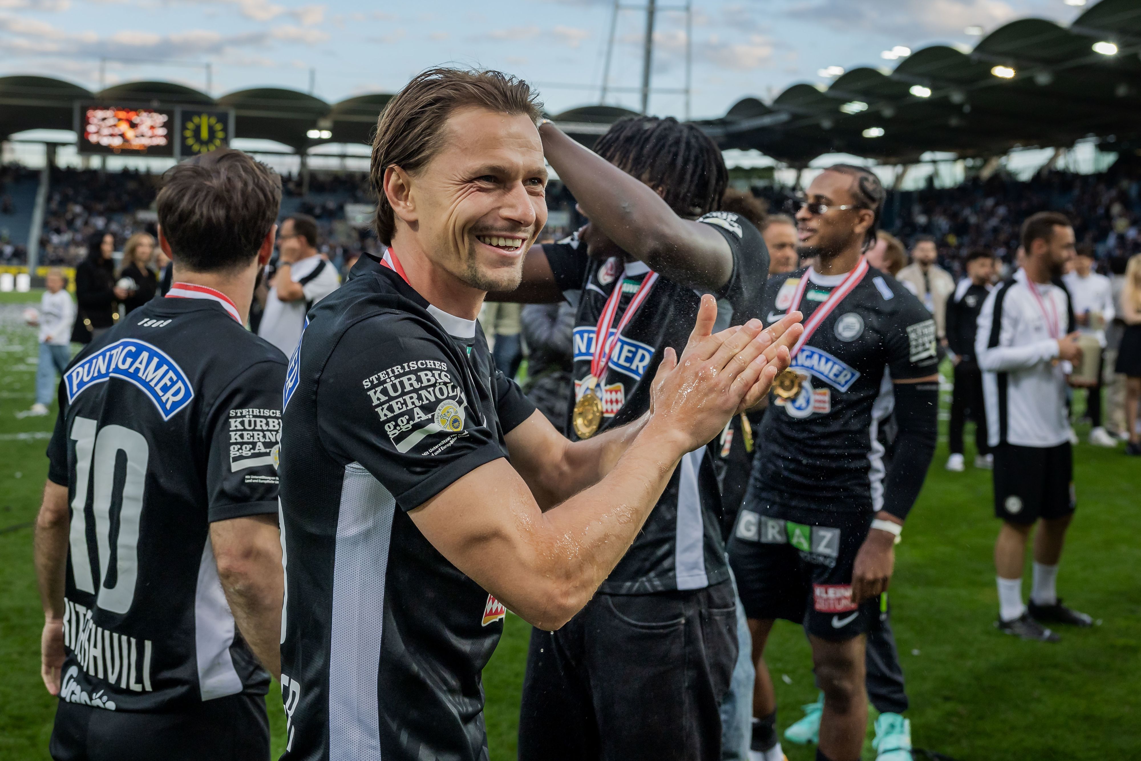 Stefan Hierländer nach dem Gewinn des Meistertitels.