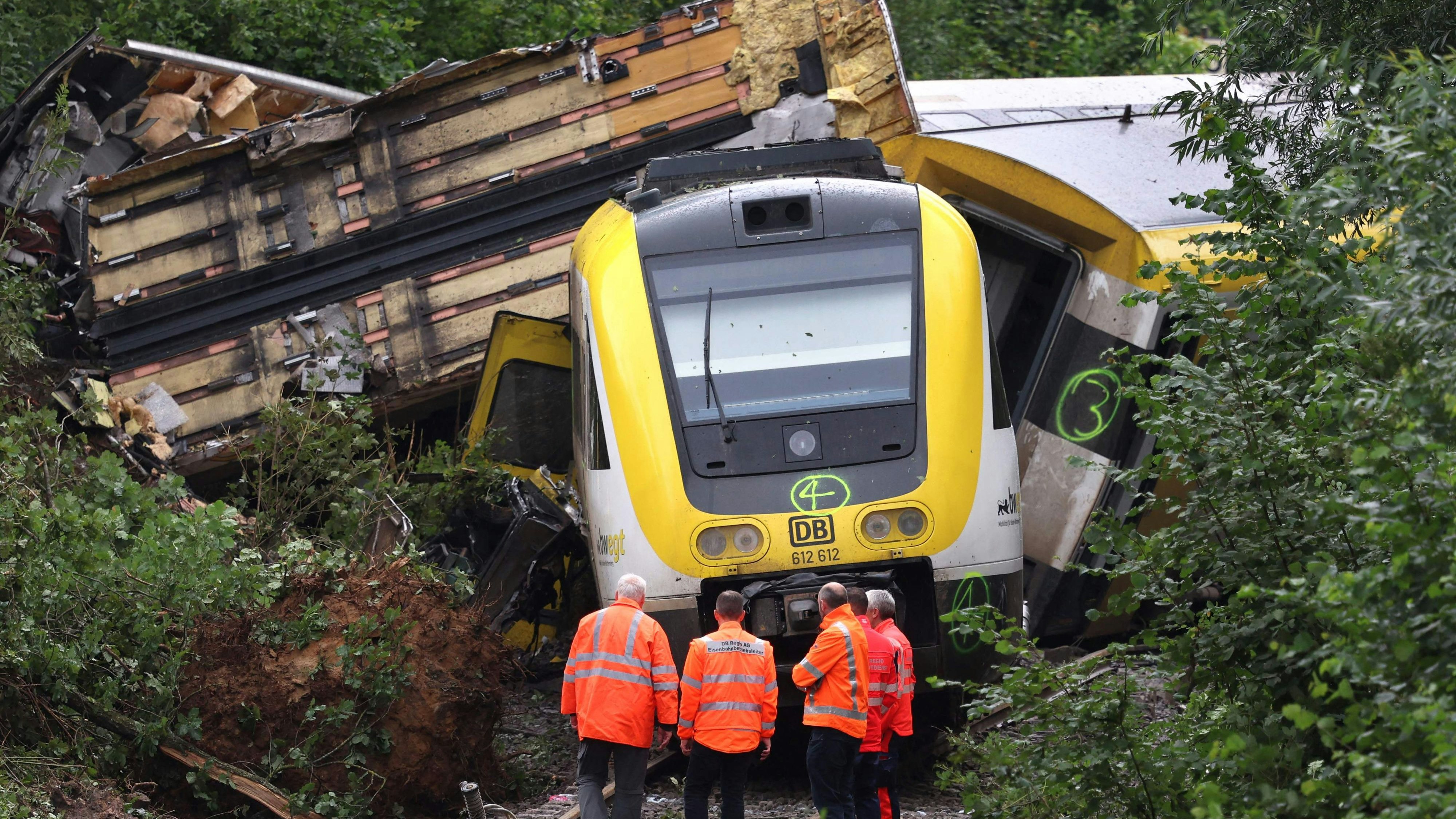 Heute.at - Zugunglück: Es gab einen Knall – dann sah man Leichen