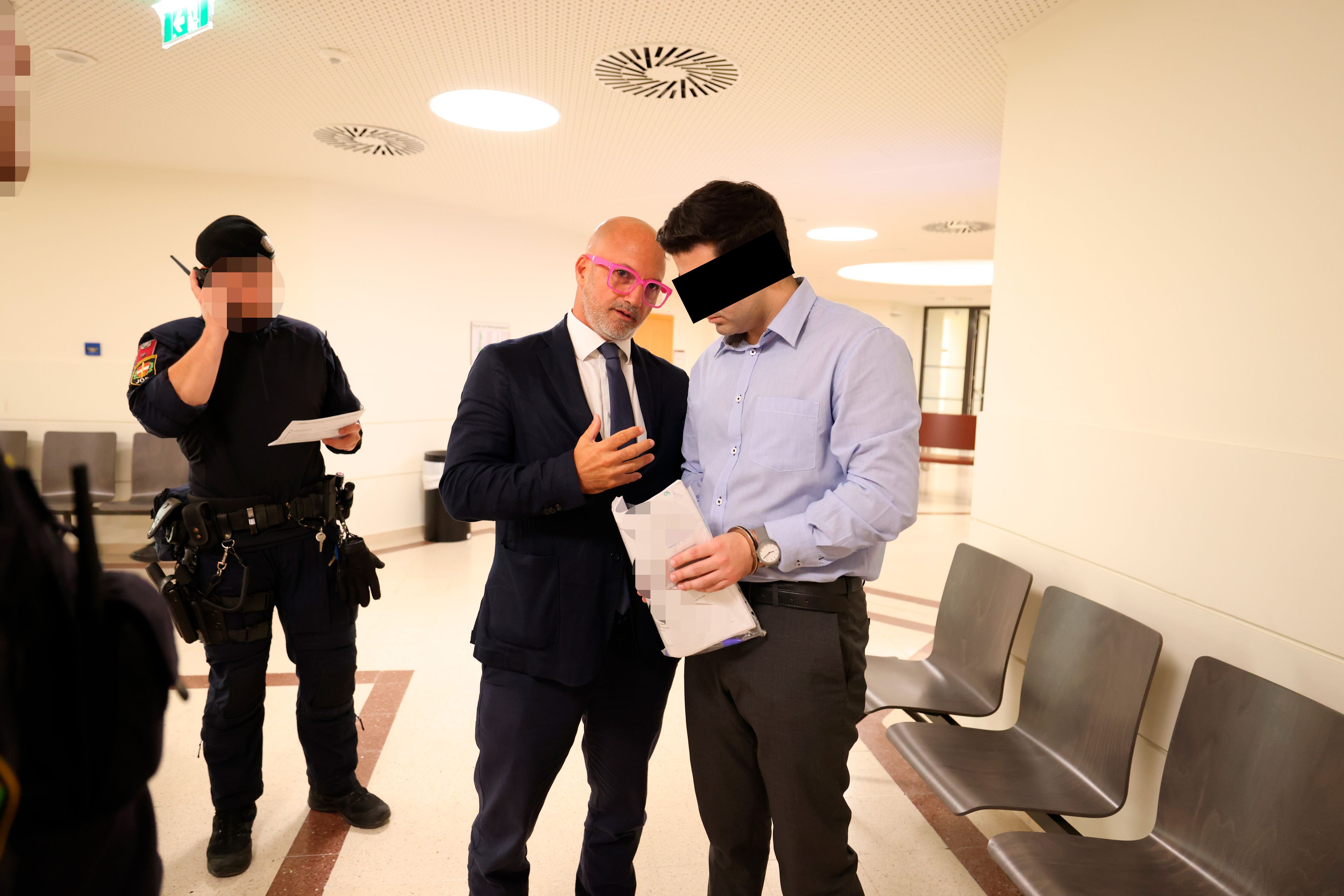 Der kriminelle Ex-Finanzbeamte wird noch weiter ein paar Monate vom Bund versorgt – im Häf‘n