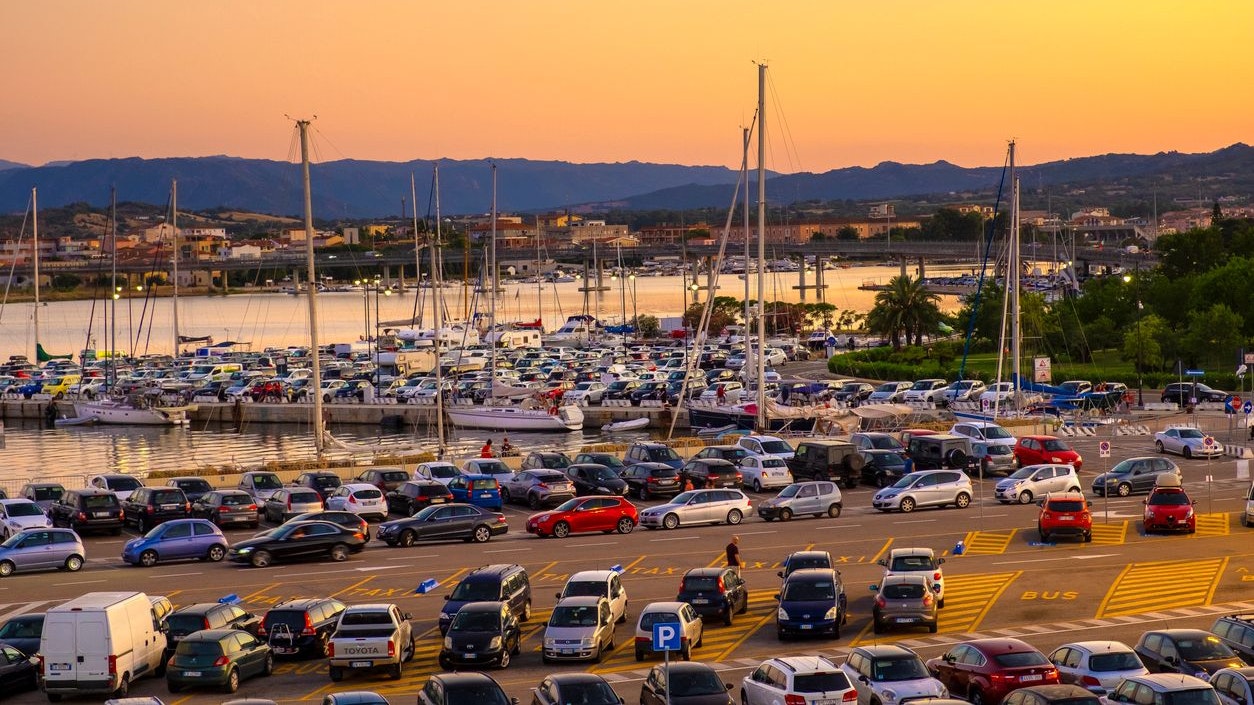 Heute.at - Vater steht am Parkautomaten an, kassiert Strafzettel