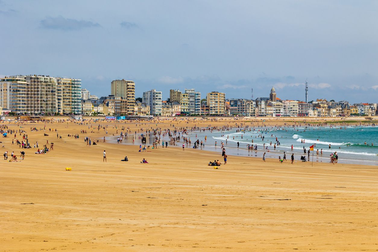Der französischen Ferienort Les Sables d'Olonne straft halbnackte Menschen mit Geldbußen ab.