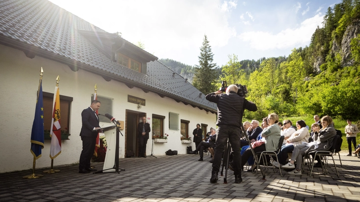 Heute.at - Razzia in NS-Gedenkstätte – jetzt reagiert Ministerium