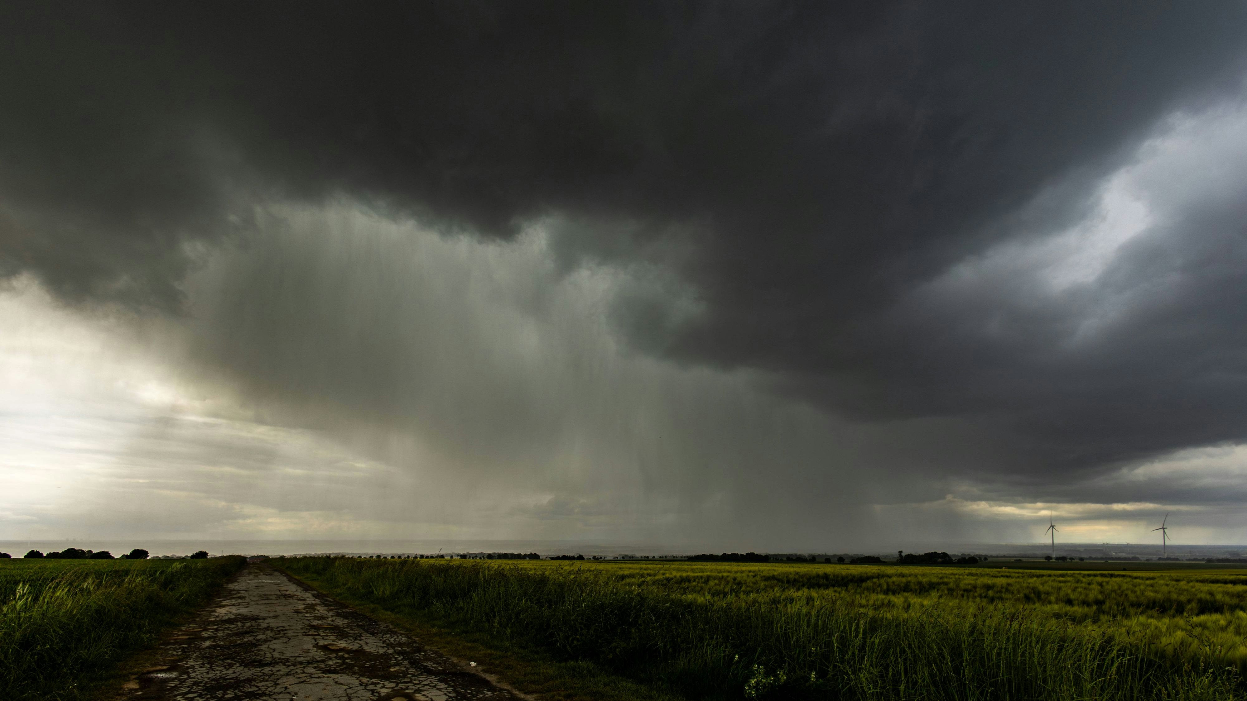 Heute.at - Sintflut-Regen und Gewitter suchen Österreich heim