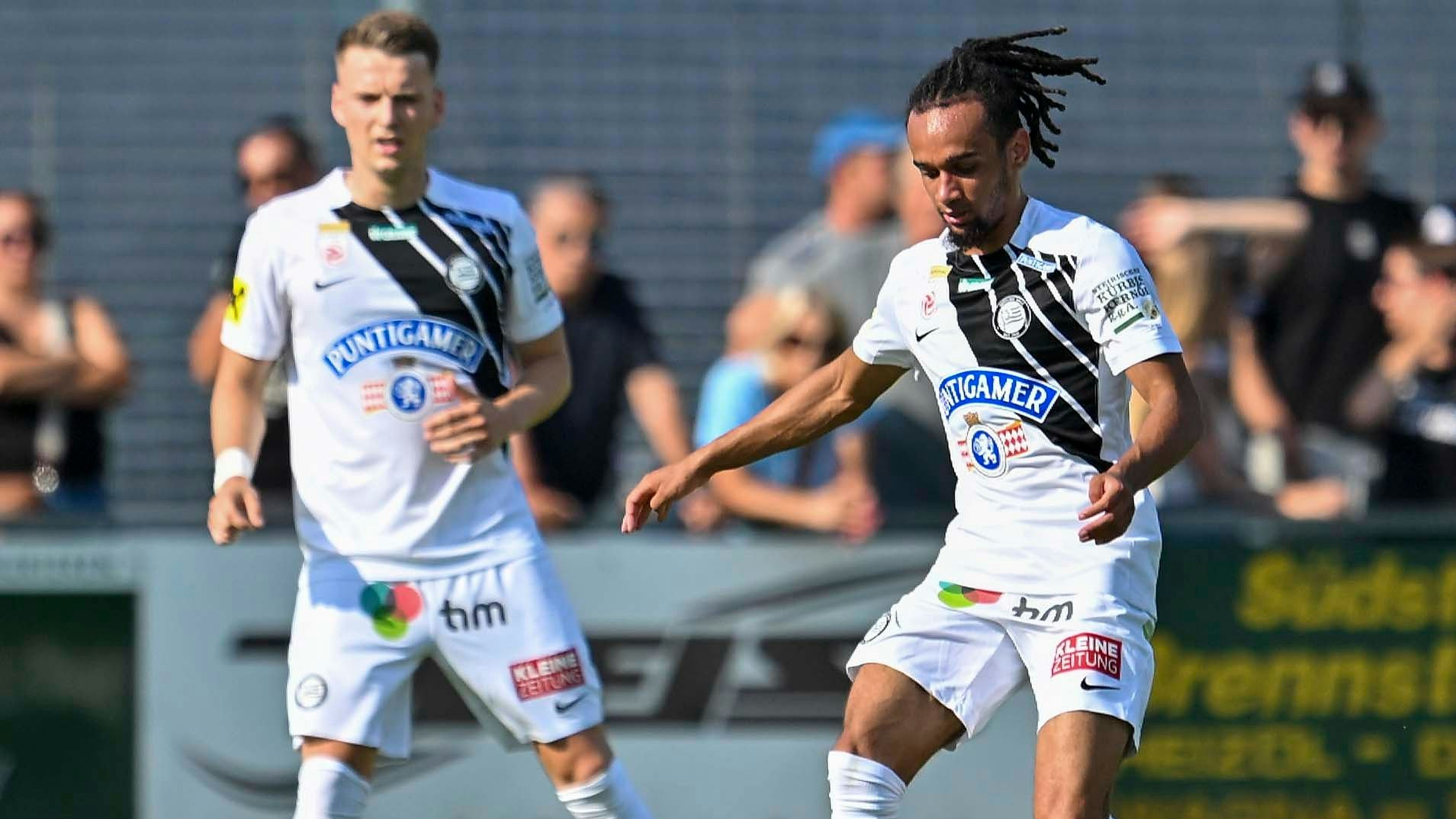 Emran Soglo (r.) muss zu den Amateuren. Auf Dimitri Lavalee (Hintergrund) kommen wohl mehr Einsätze über die linke Außenbahn zu.
