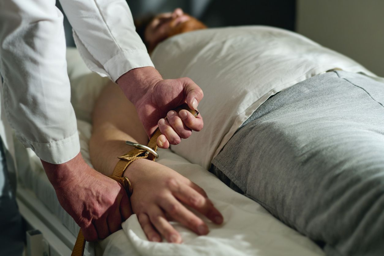 Pflegeeinrichtungen müssen wegen der Personalmangels zu anderen Maßnahmen greifen