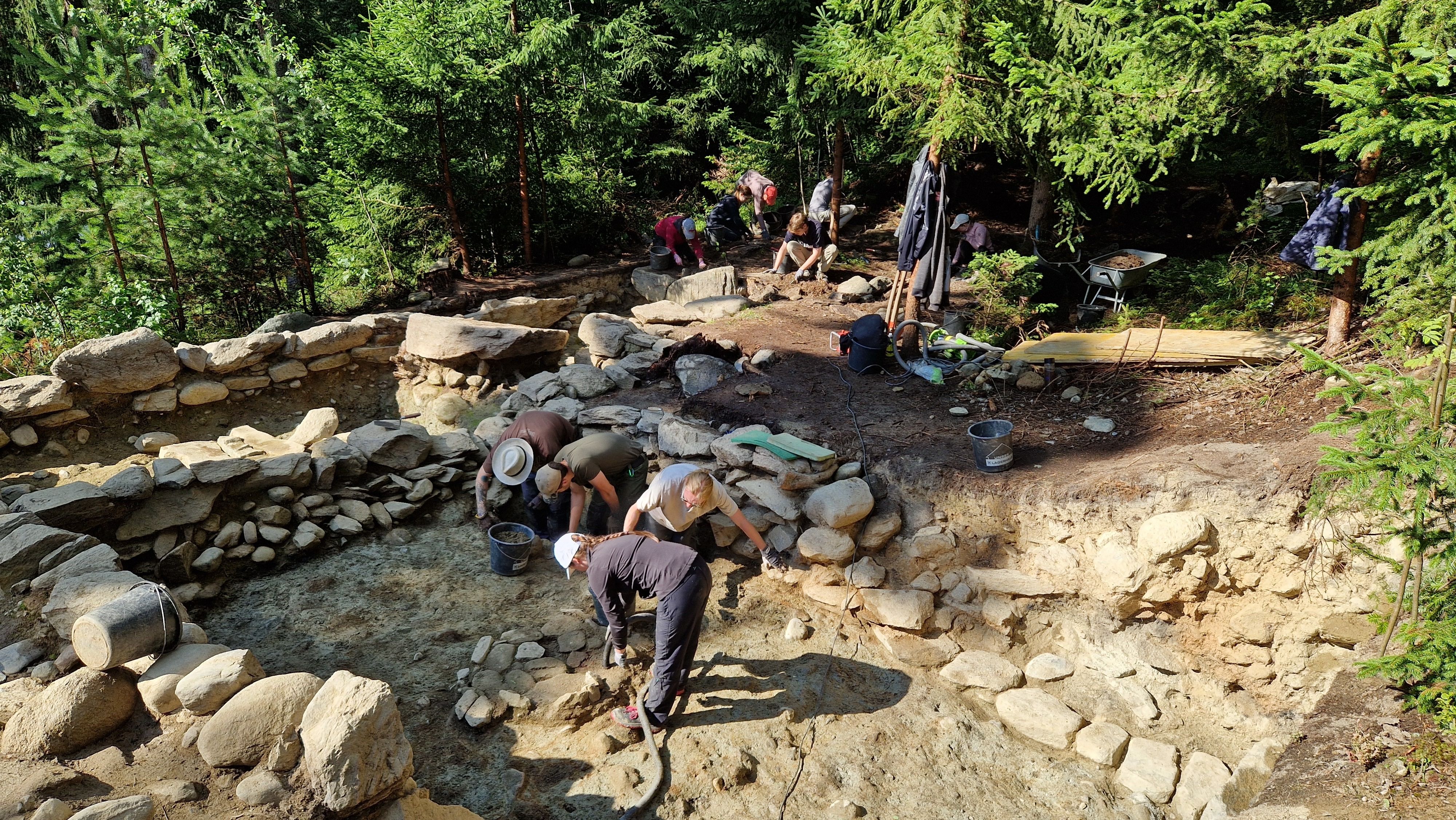 Freilegung des 2.000 Jahre alten Gebäudes.