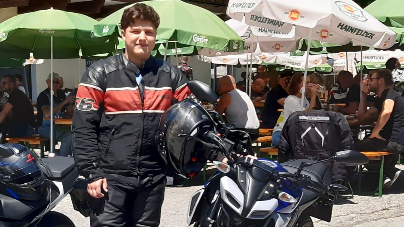 Maxi Unfried bei einem Motorrad-Ausflug mit seinem Papa.