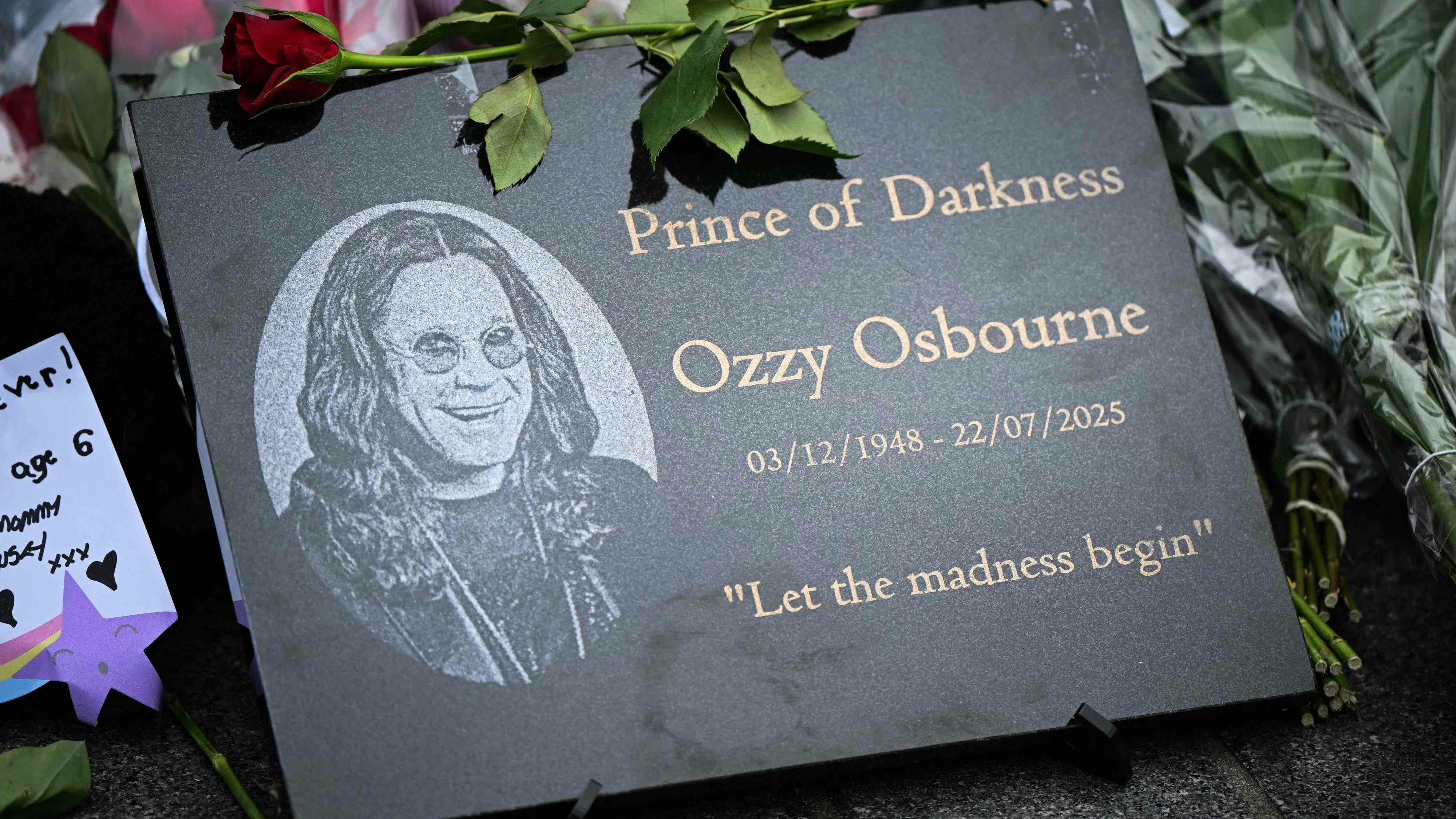 Heute.at - Trauerzug für Ozzy: Tausende Fans nehmen Abschied