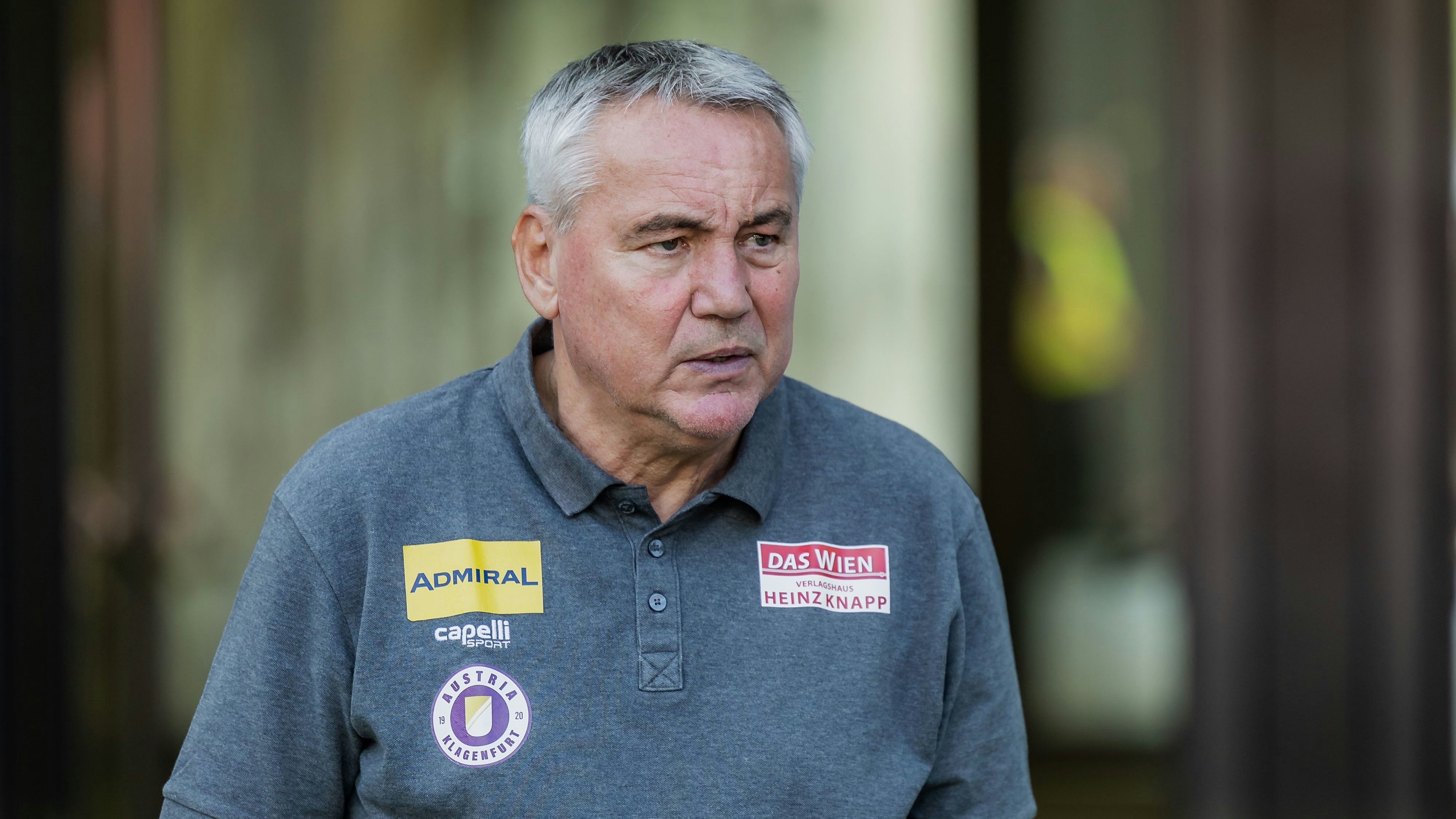 Heute.at - Pacult packt aus: Spieler borgten sich Geld für Miete