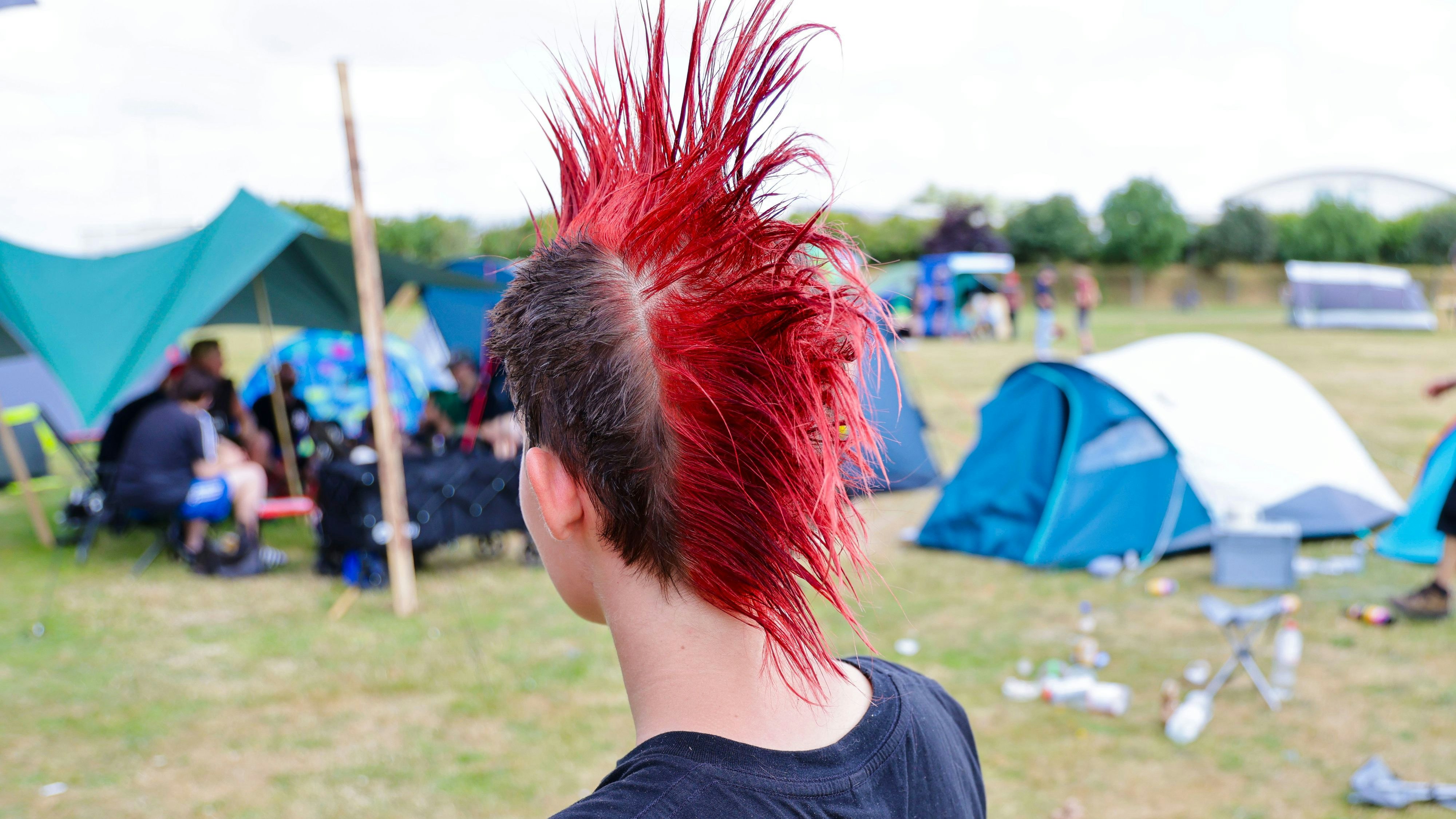 Heute.at - Achtung, der Pöbel kommt! – Punks stürmen Sylt