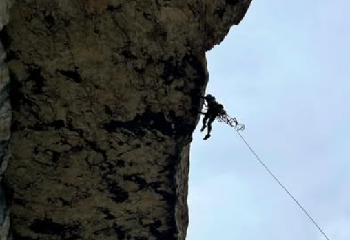 Laura Dahlmeier im Frühsommer auf der Via Vertigine am Monte Brento in den Gardaseebergen.