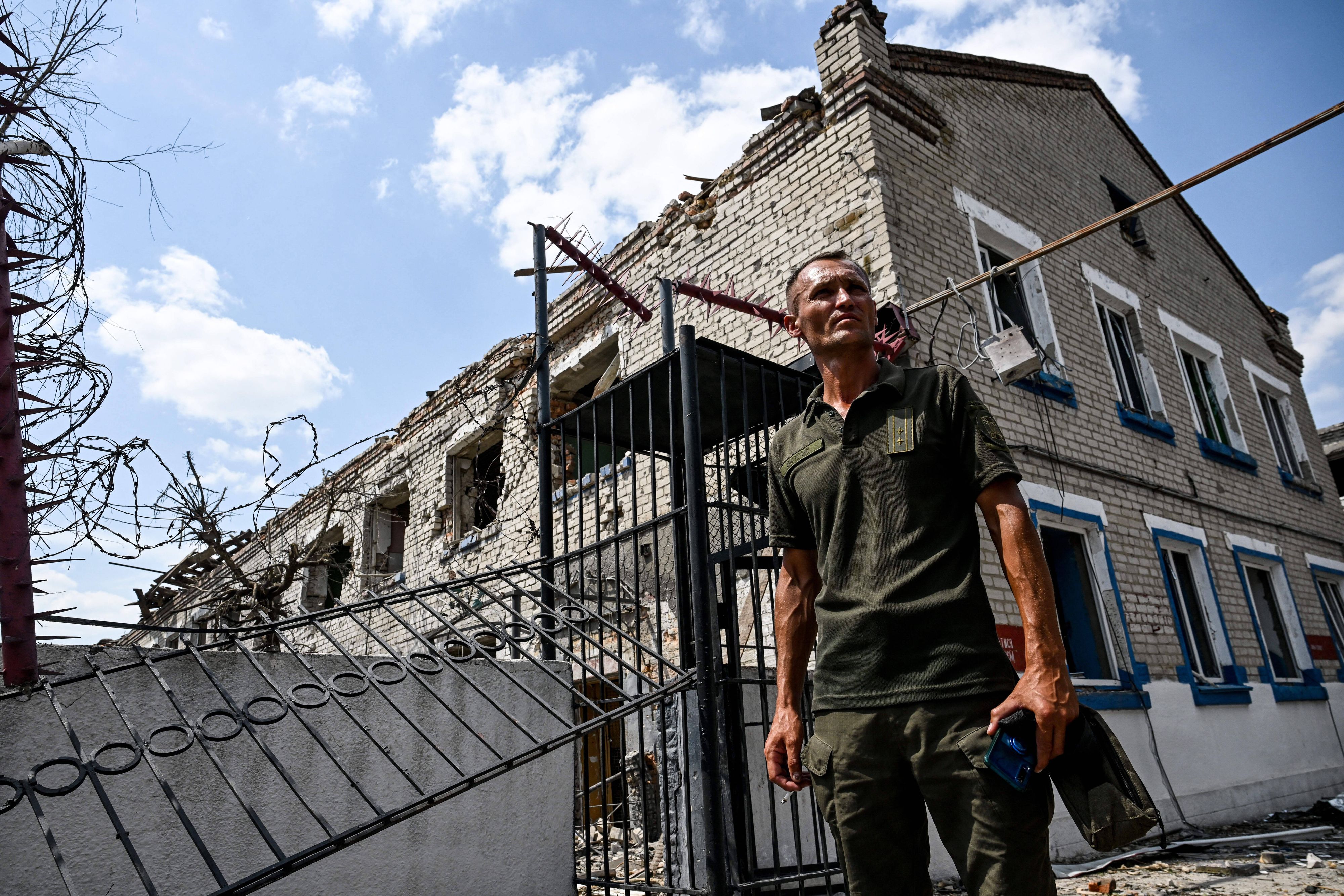 Bei einem russischen Angriff auf ein Gefängnis in der ukrainischen Region Saporischschja sind nach ukrainischen Angaben 16 Menschen getötet worden.