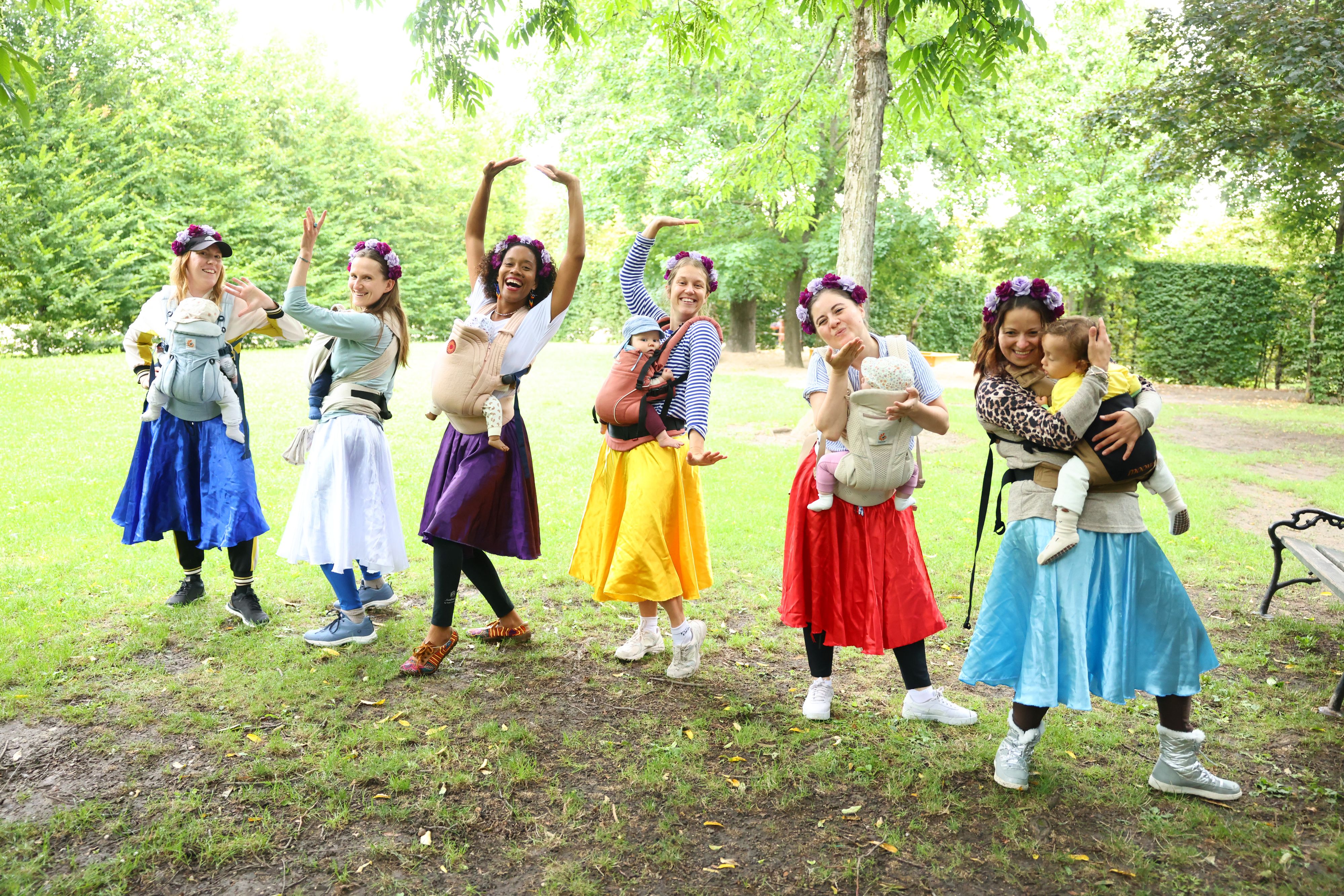 Ludisis Mones alias Mamá Ludi (3.v.l.) führt die Kurse im Sommer im Freien durch.