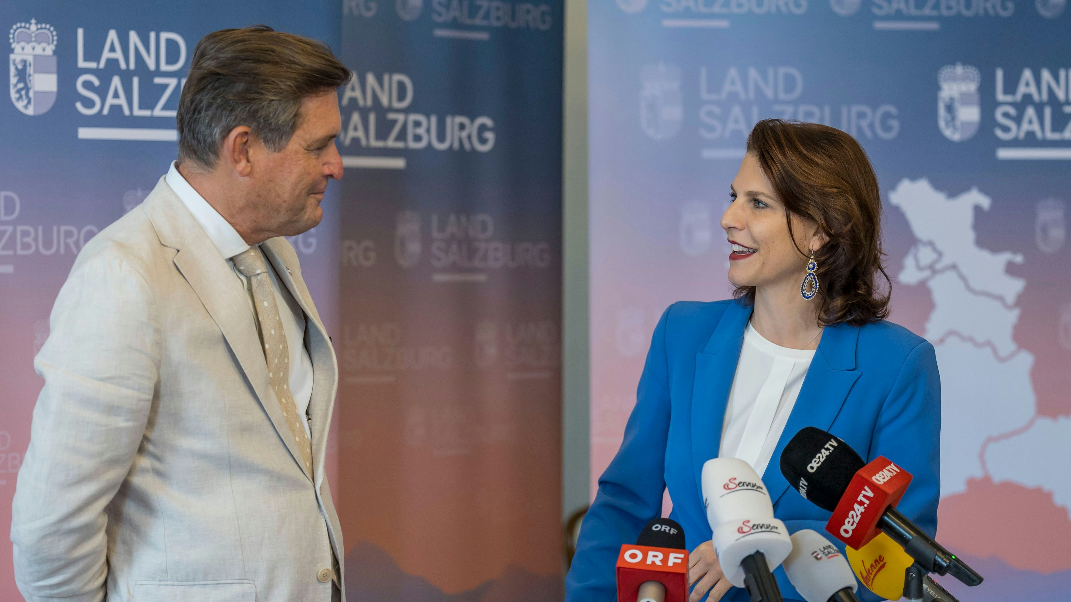 Landeshauptfrau Karoline Edtstadler und Peter Hanke, Bundesminister für Innovation, Mobilität und Infrastruktur.