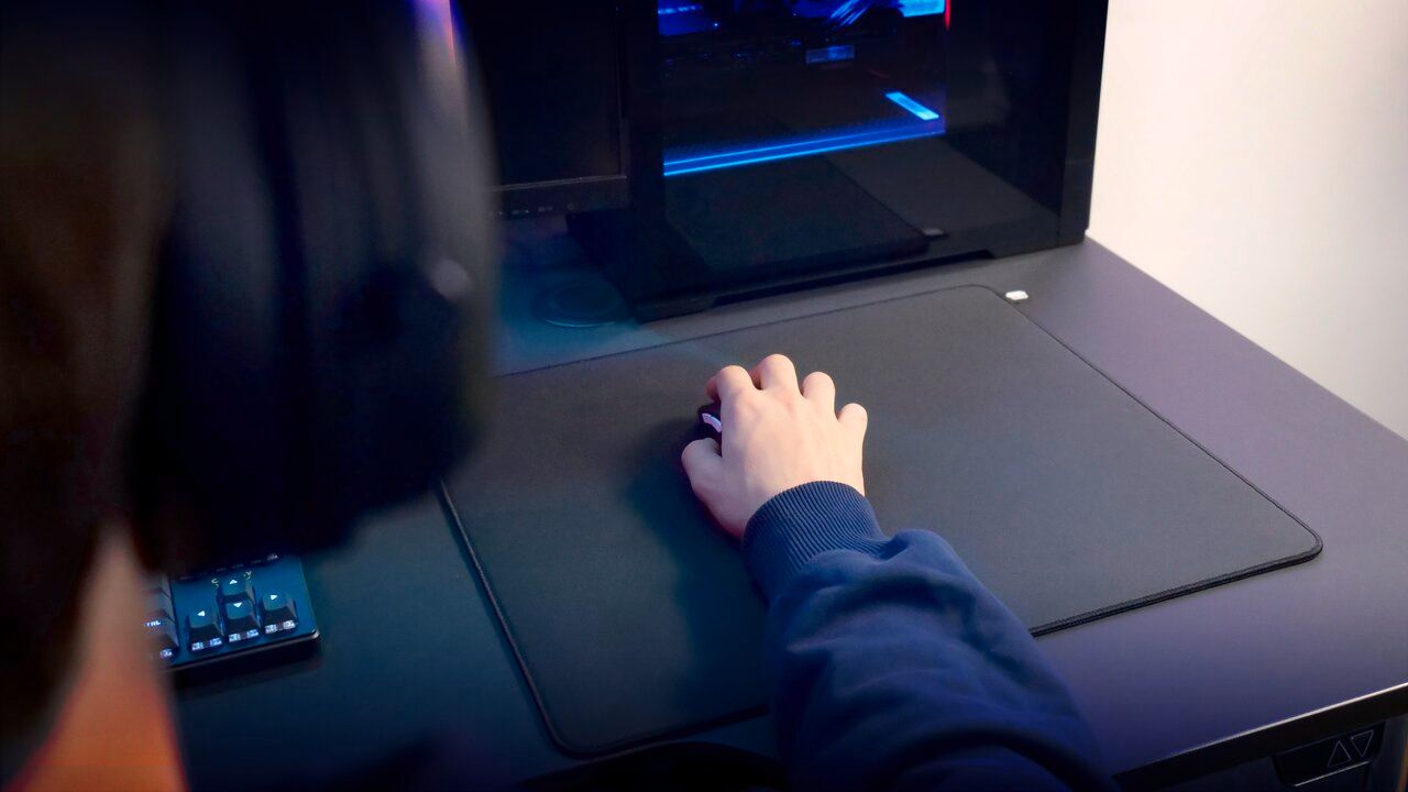 Als Ergänzung zur Tastatur erscheinen zwei neue Mauspads unter der Produktmarke Cherry Xtrfy.