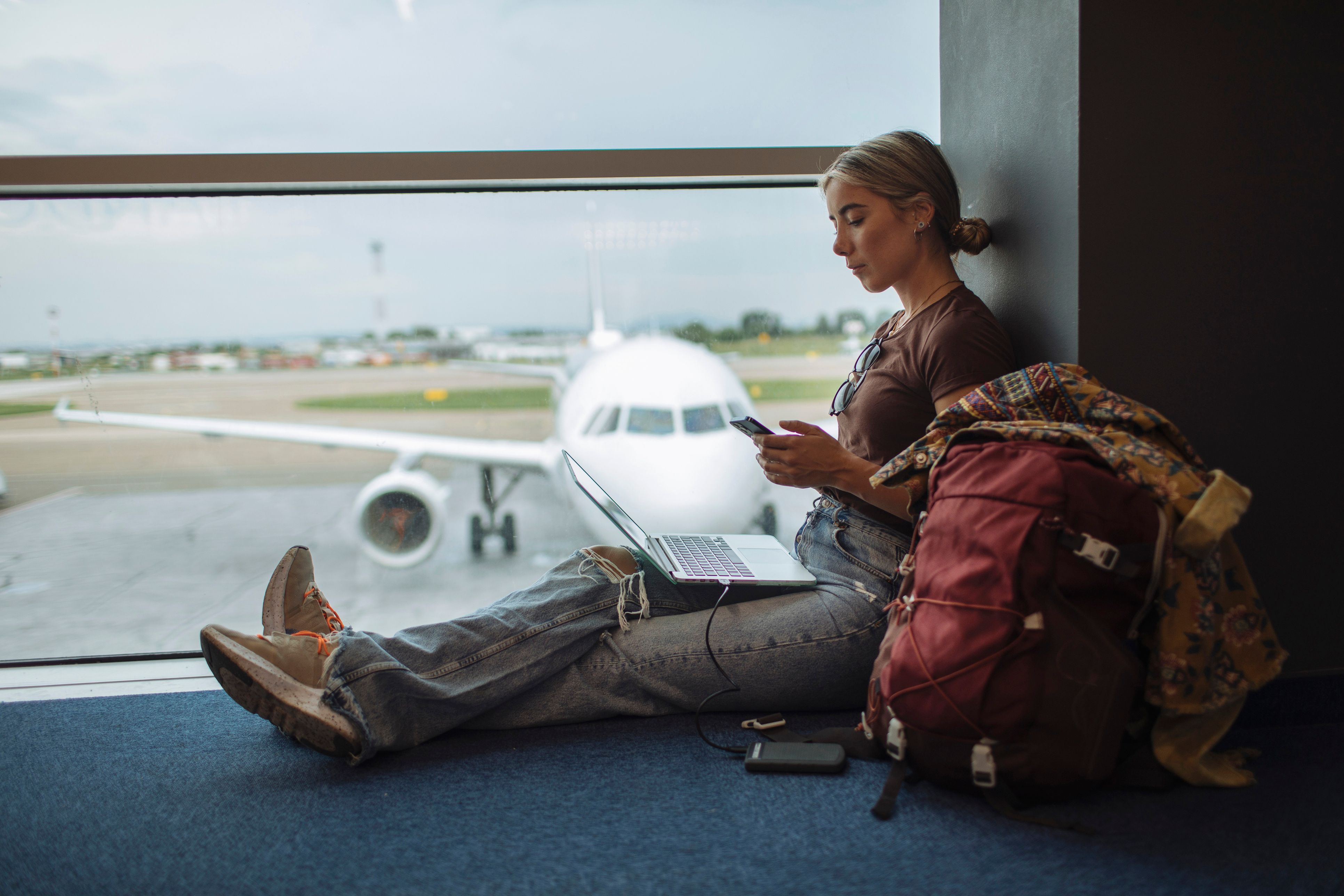 65 Prozent der befragten Arbeitnehmer geben an, im Urlaub zu arbeiten. 