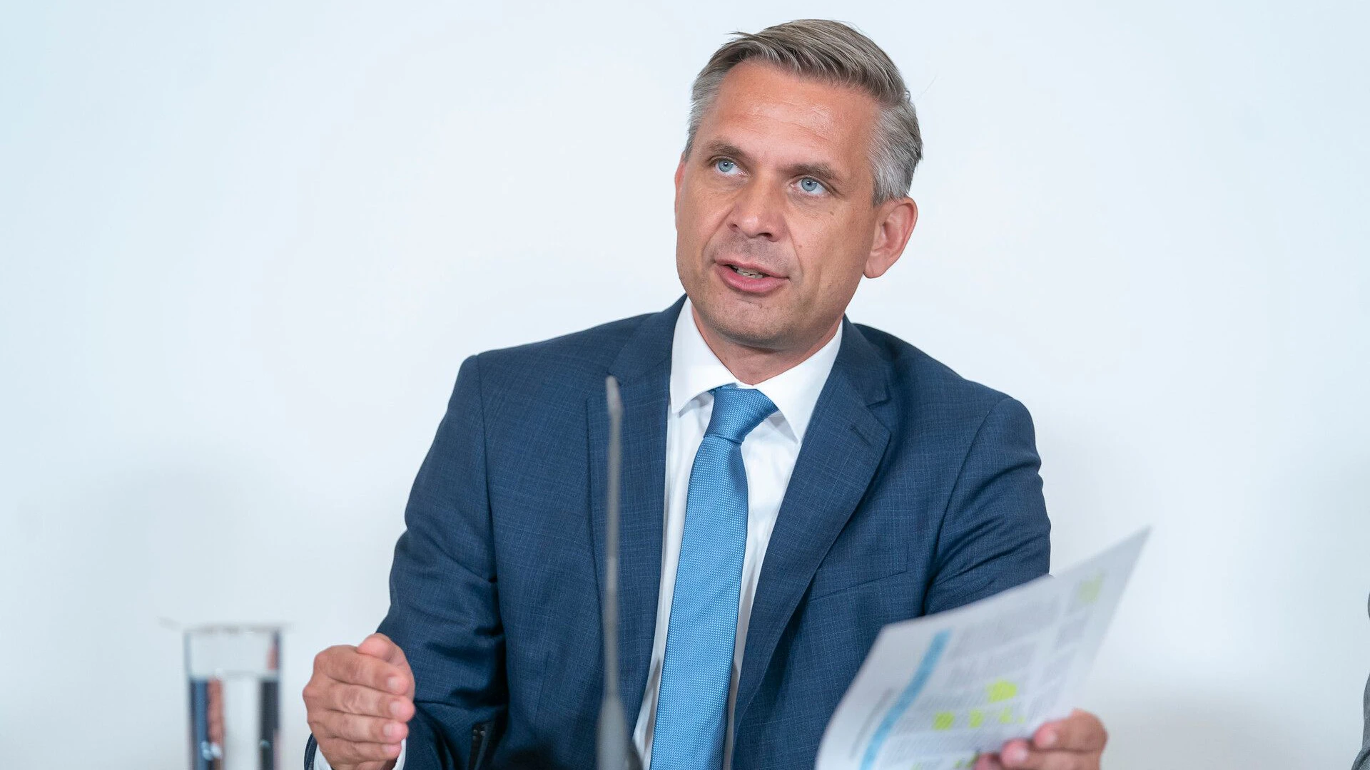 Wirtschaftsminister Wolfgang Hattmannsdorfer (ÖVP) sorgt sich wegen hoher Teilzeitquote in Österreich: "Gefährdet unseren Sozialstaat."