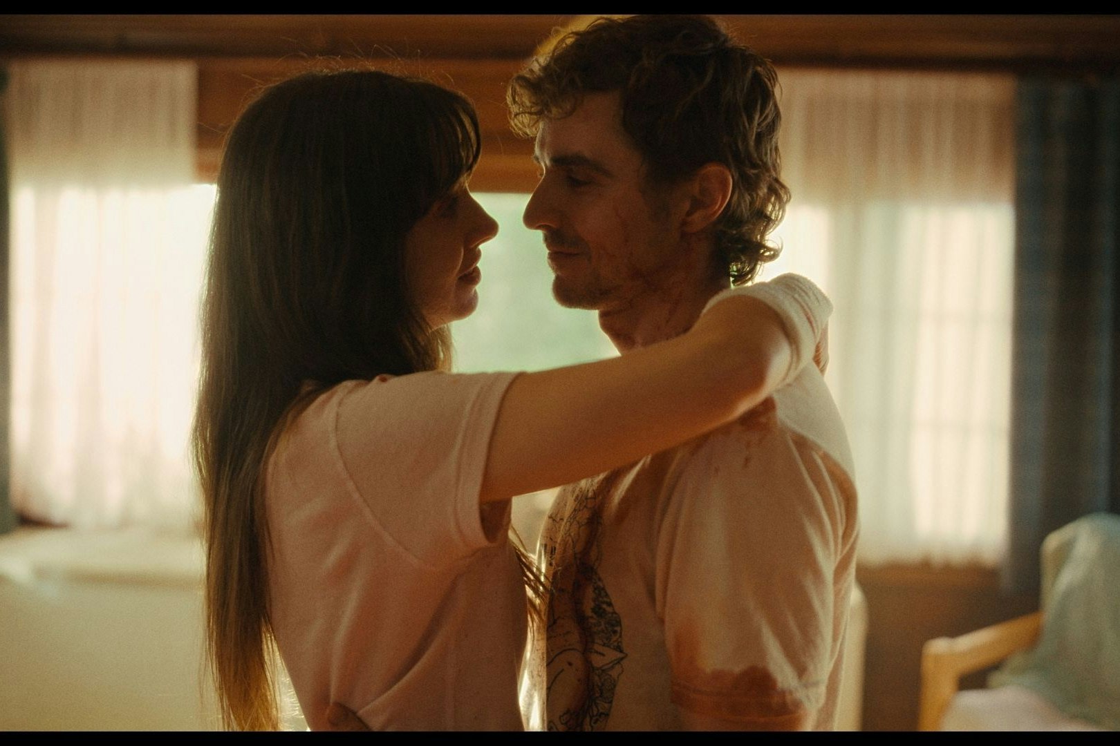"Ich liebe dich, auch wenn du blutest!" – Tim (Dave Franco) und Millie (Alison Brie) in "Together – Unzertrennlich"