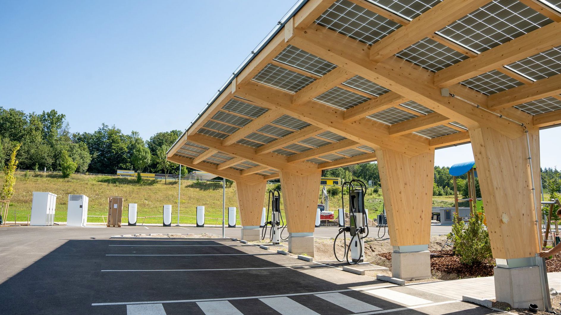 Der neue E-Ladepark in Amstetten auf der Oiden. E-Mobilität anhaltend im Aufschwung.