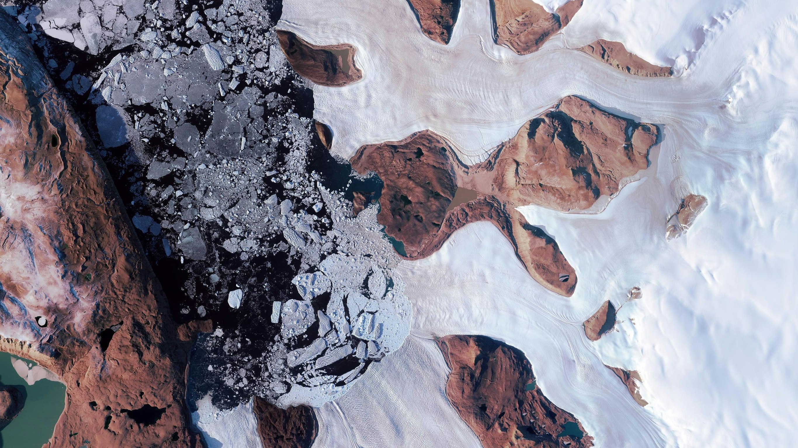 Heute.at - 85 Meter tief! Plötzlich entsteht Riesen-Krater im Eis